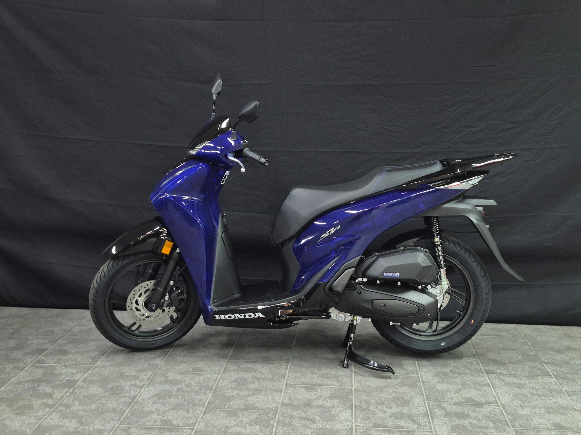 HONDA SH 125 Vetro-showroom-element-2