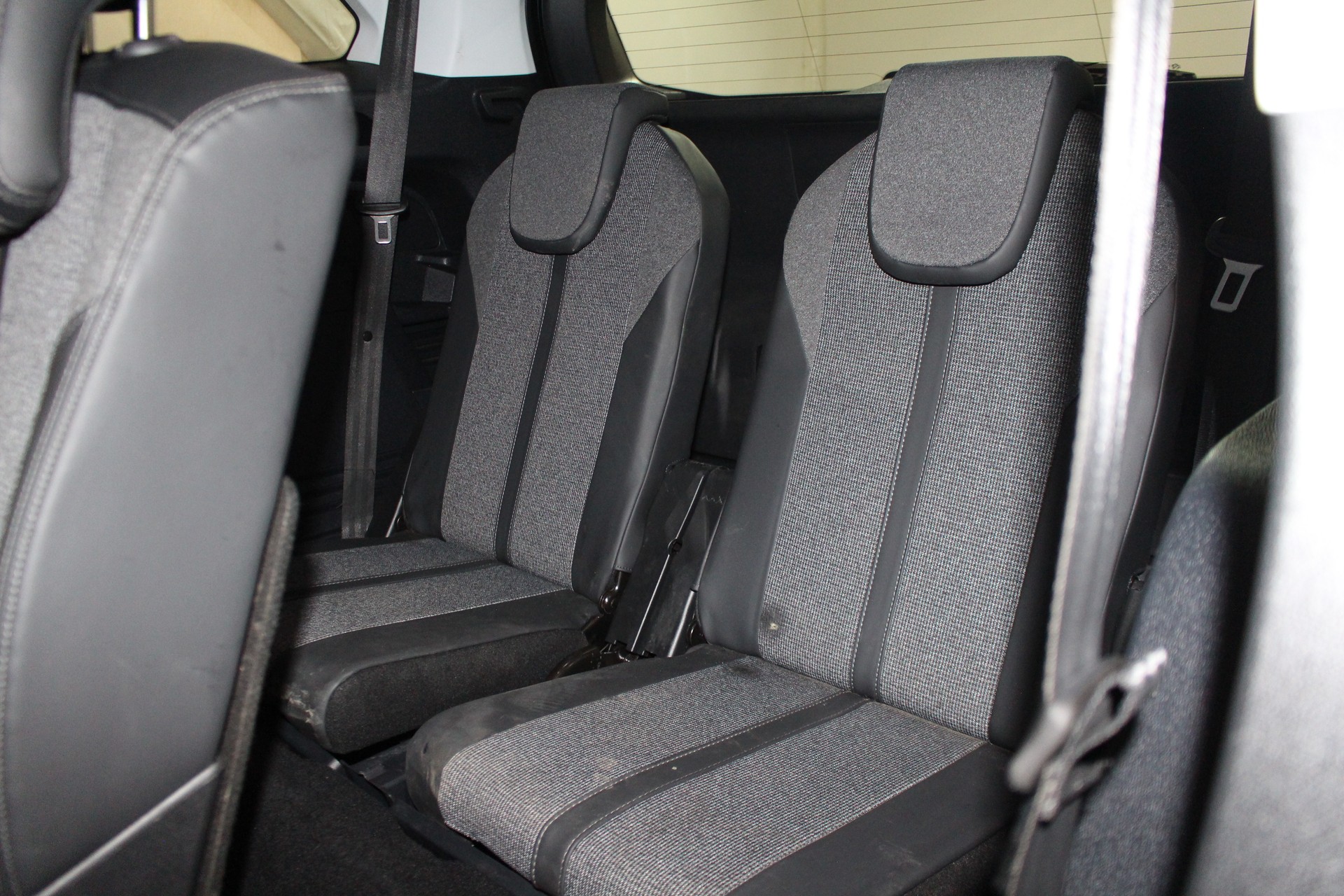 PEUGEOT 5008 1.2 PureTech Allure-image-8