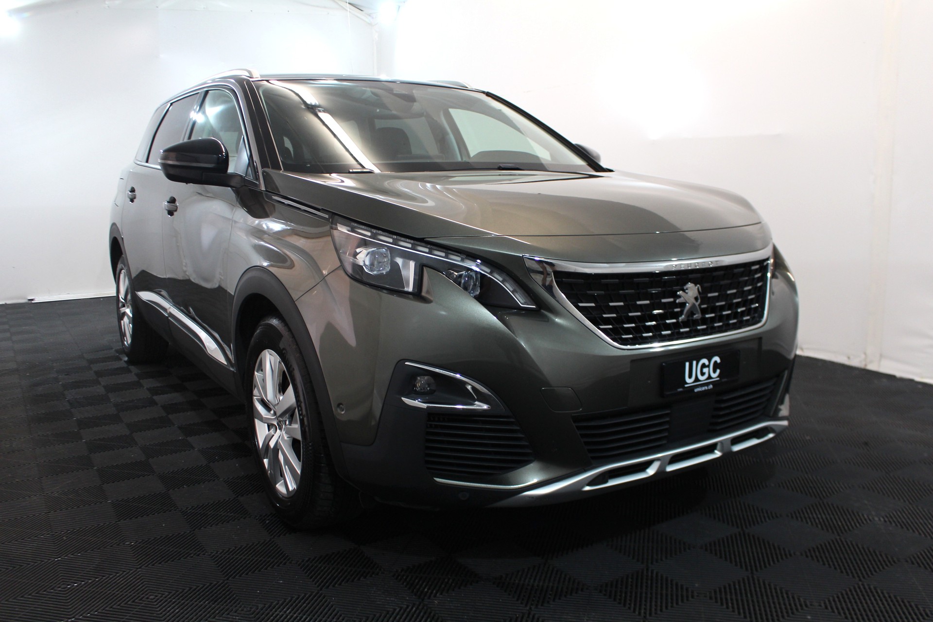 PEUGEOT 5008 1.2 PureTech Allure