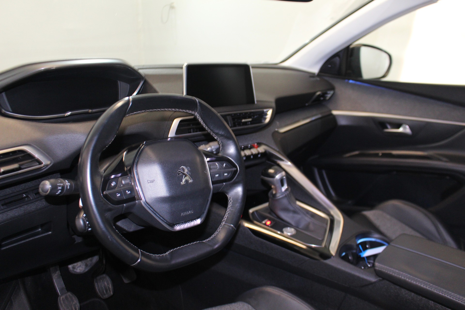 PEUGEOT 5008 1.2 PureTech Allure-image-13