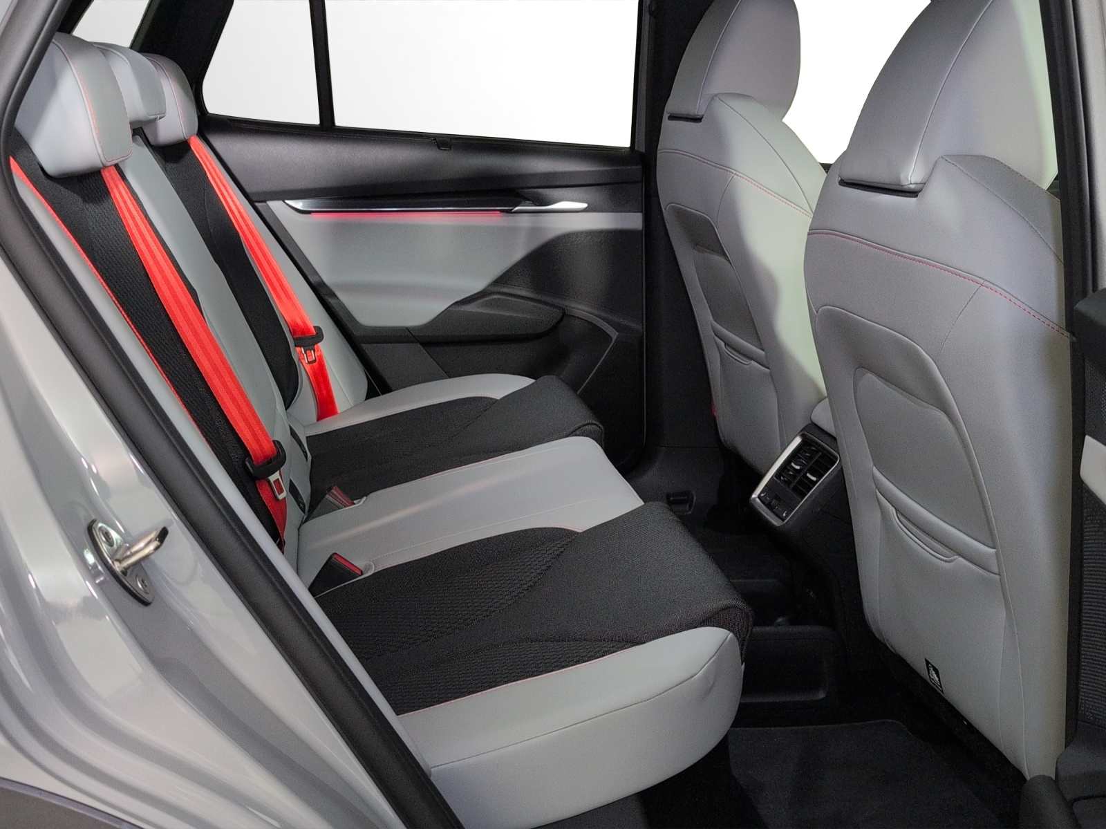 SKODA Elroq 85-image-8
