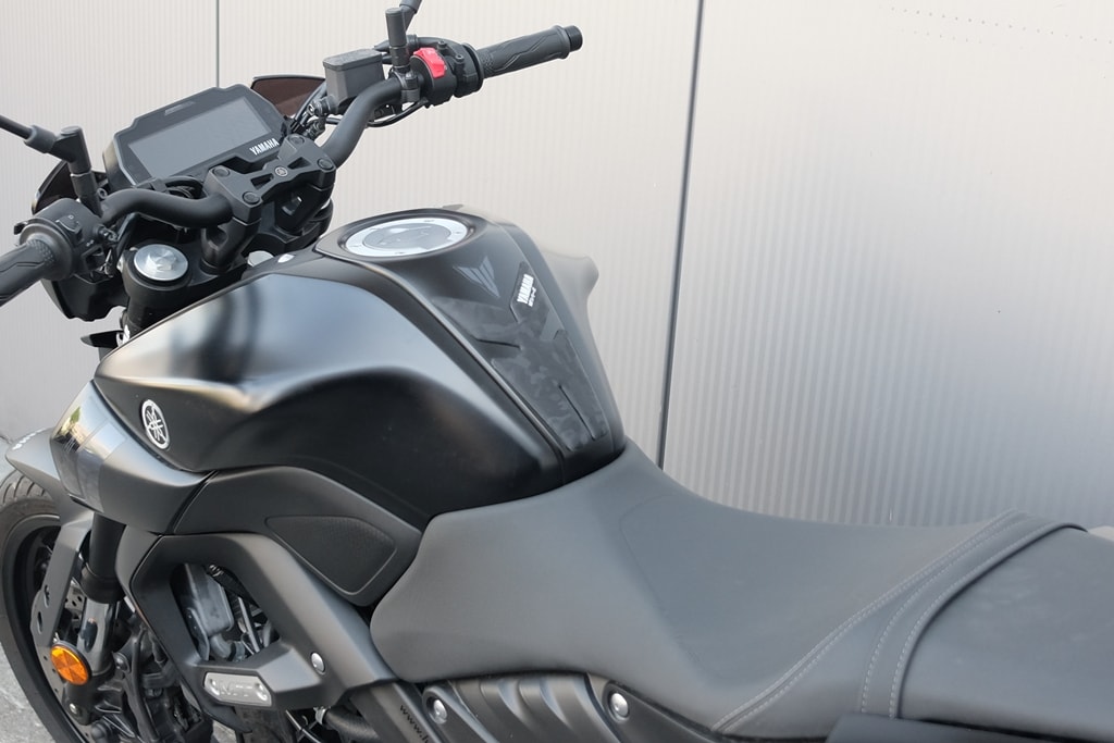 YAMAHA MT-125 ABS-showroom-element-2