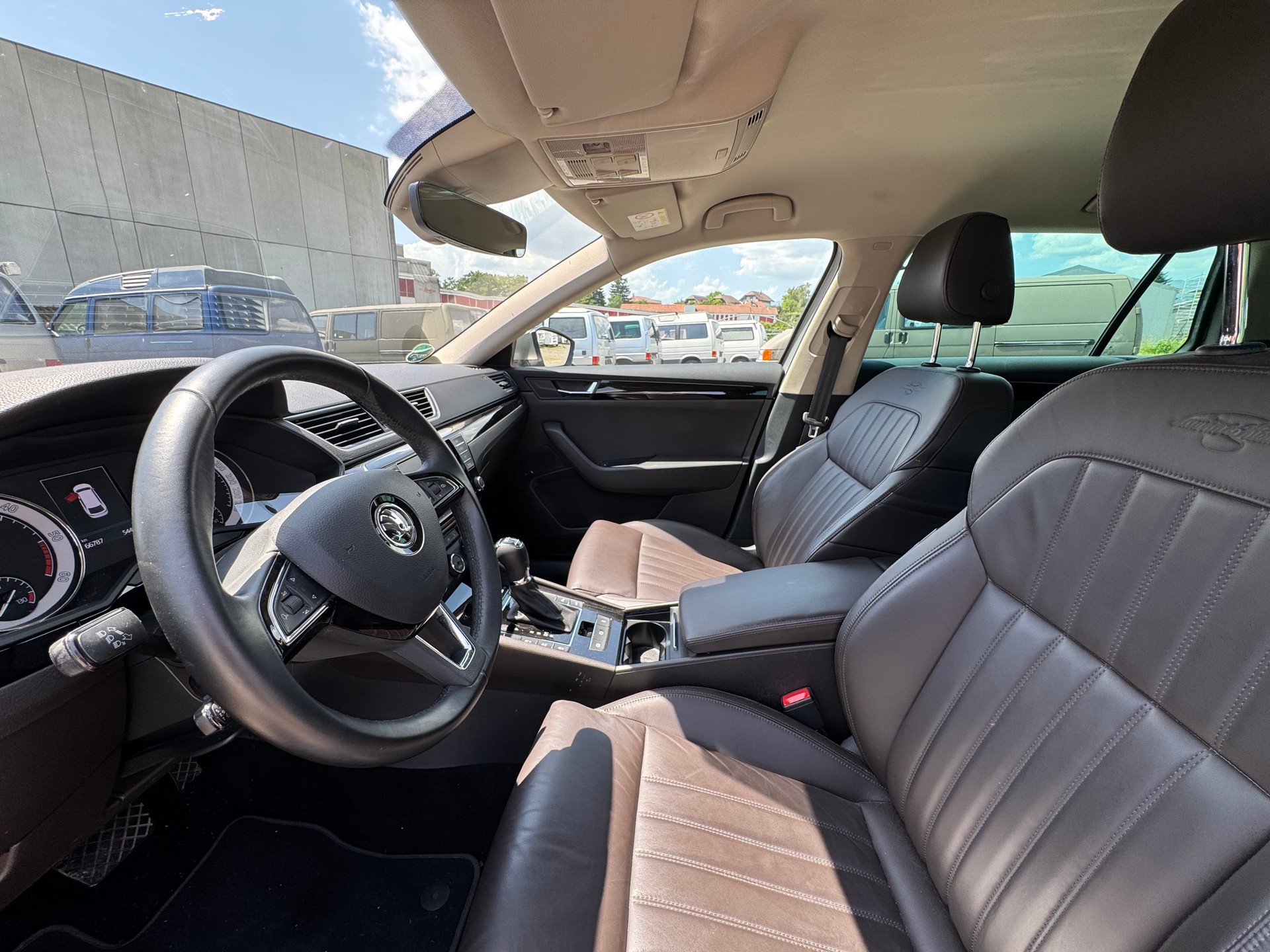 SKODA Superb Combi 2.0 TDi L&K DSG-image-6