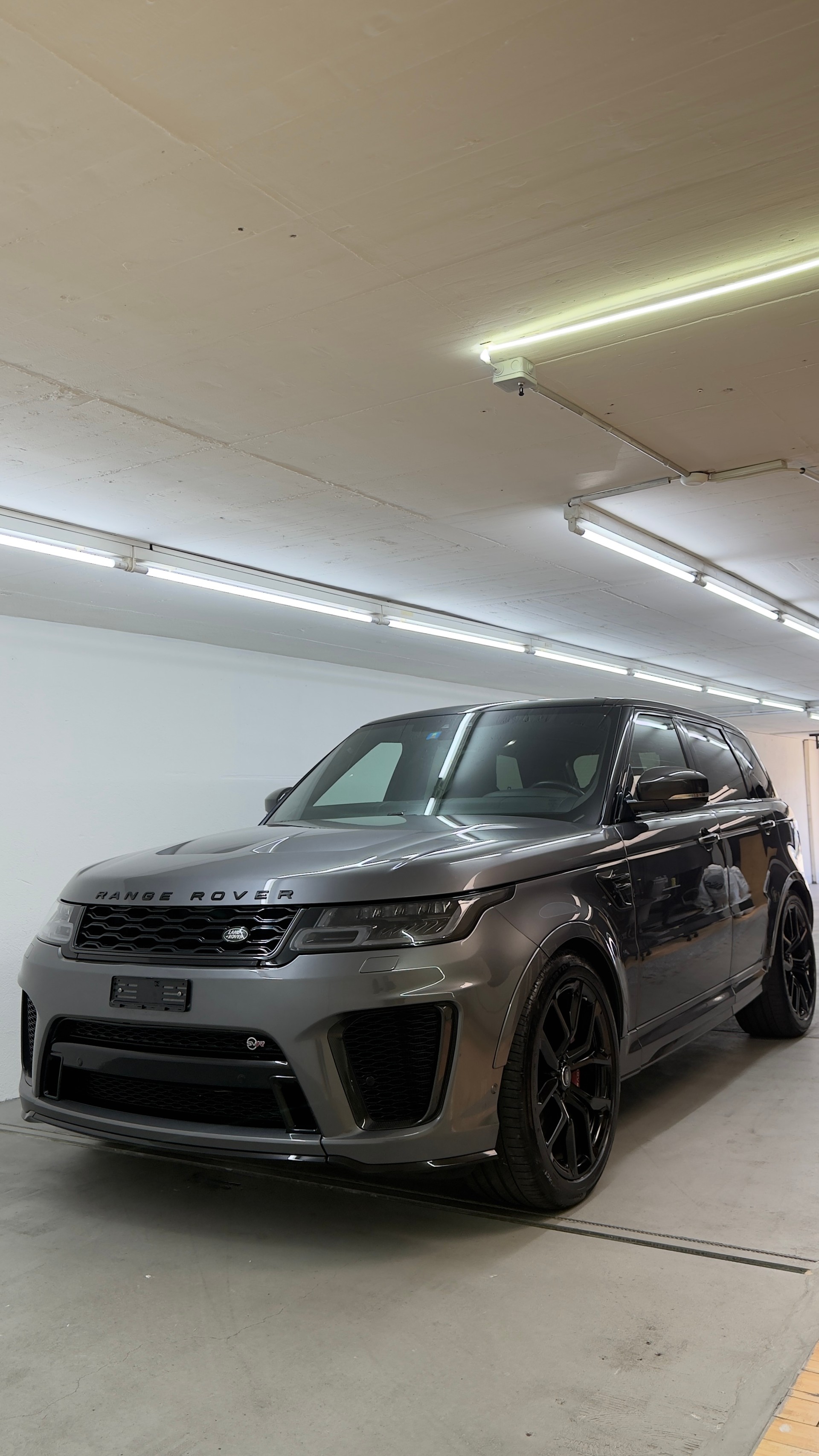 LAND ROVER Range Rover Sport 5.0 V8 S/C SVR Automatic-showroom-element-1