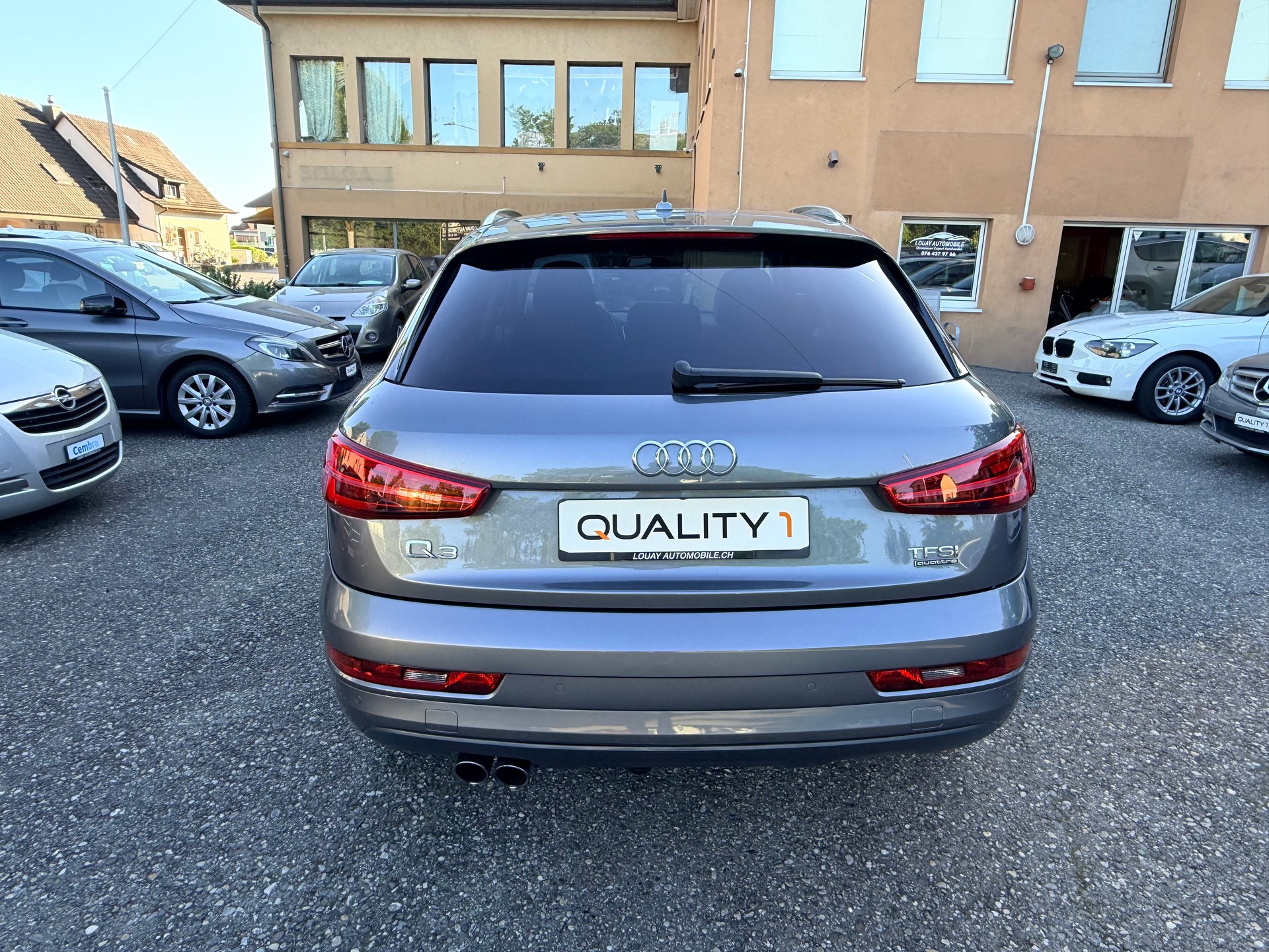 AUDI Q3 2.0 TFSI design quattro S-tronic-image-8