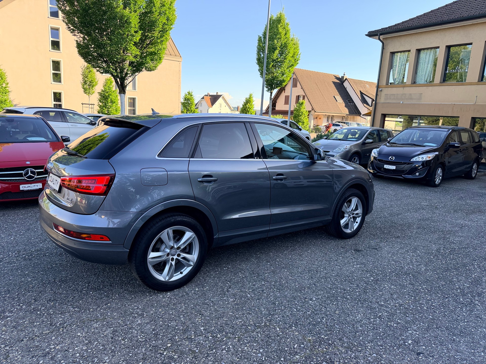 AUDI Q3 2.0 TFSI design quattro S-tronic-image-12