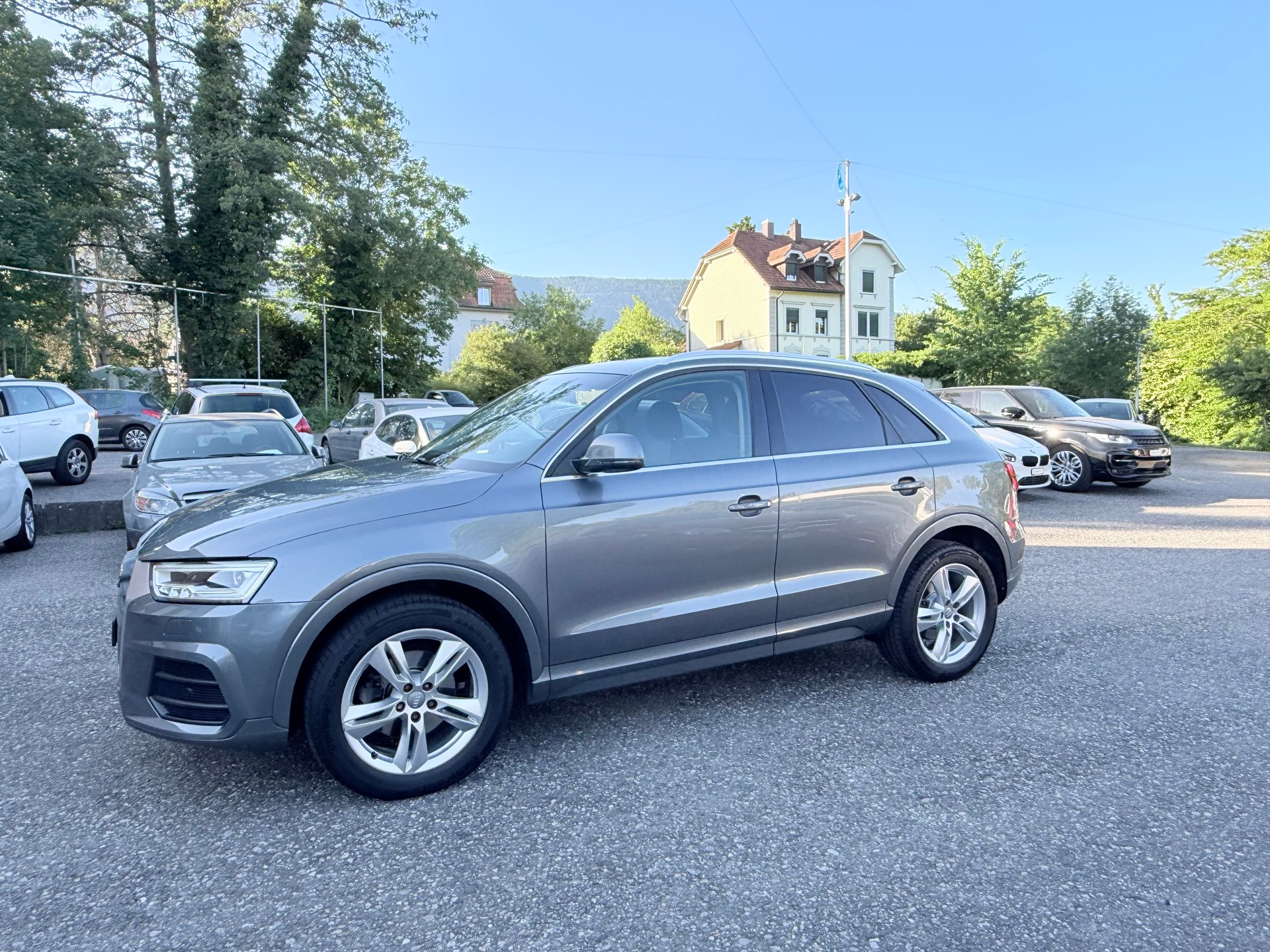 AUDI Q3 2.0 TFSI design quattro S-tronic-image-4