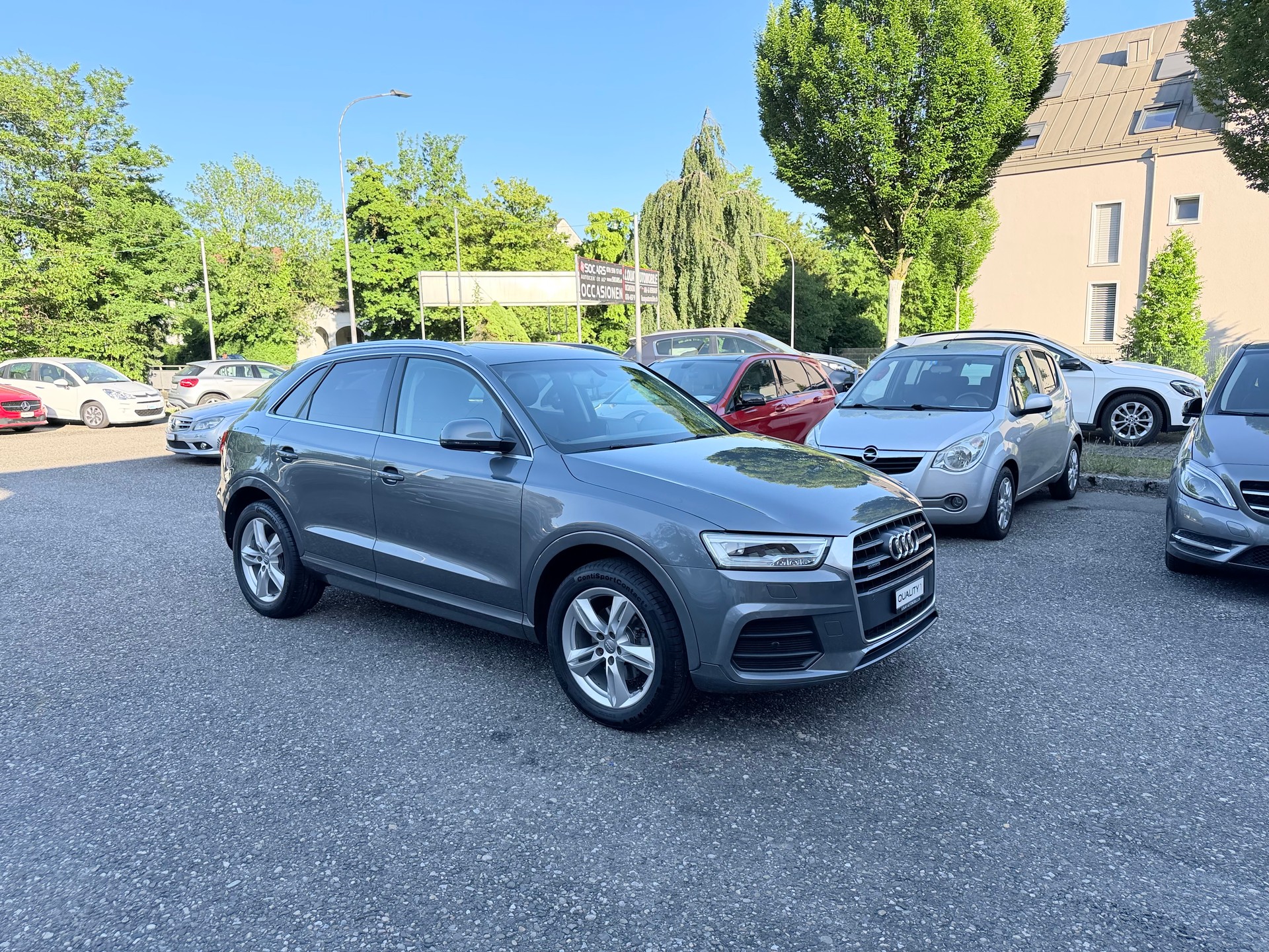 AUDI Q3 2.0 TFSI design quattro S-tronic-showroom-element-1