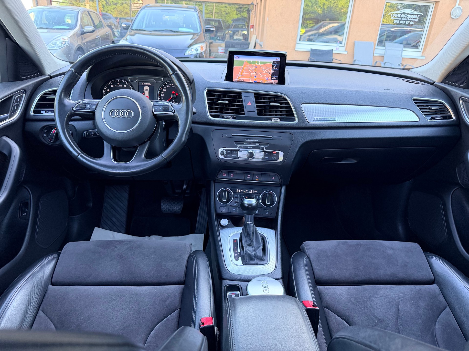 AUDI Q3 2.0 TFSI design quattro S-tronic-image-21