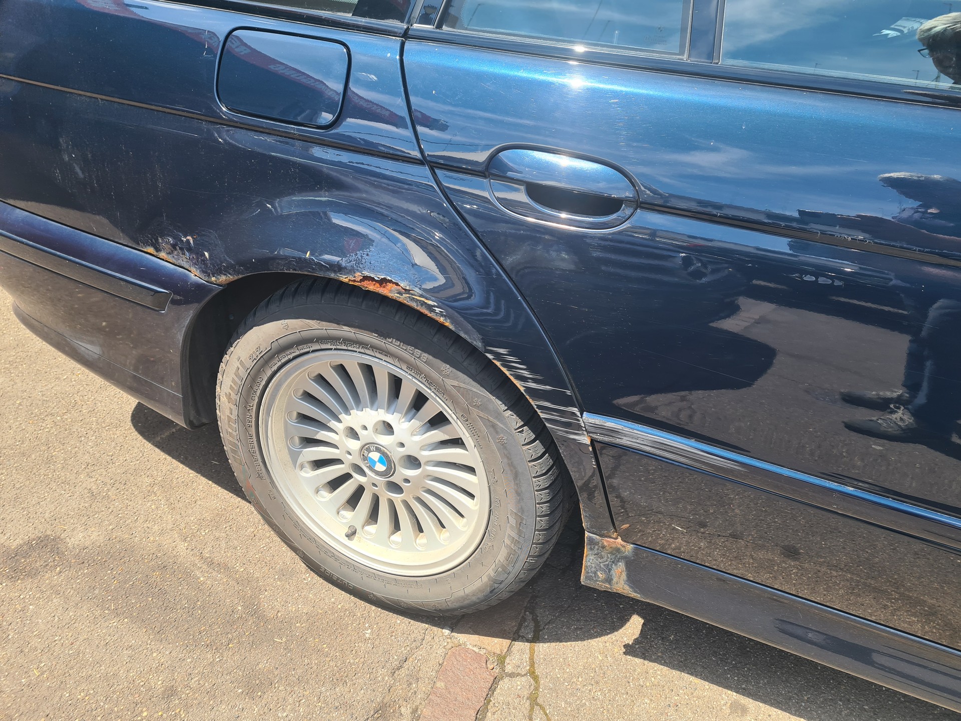 BMW 540i Touring-image-2