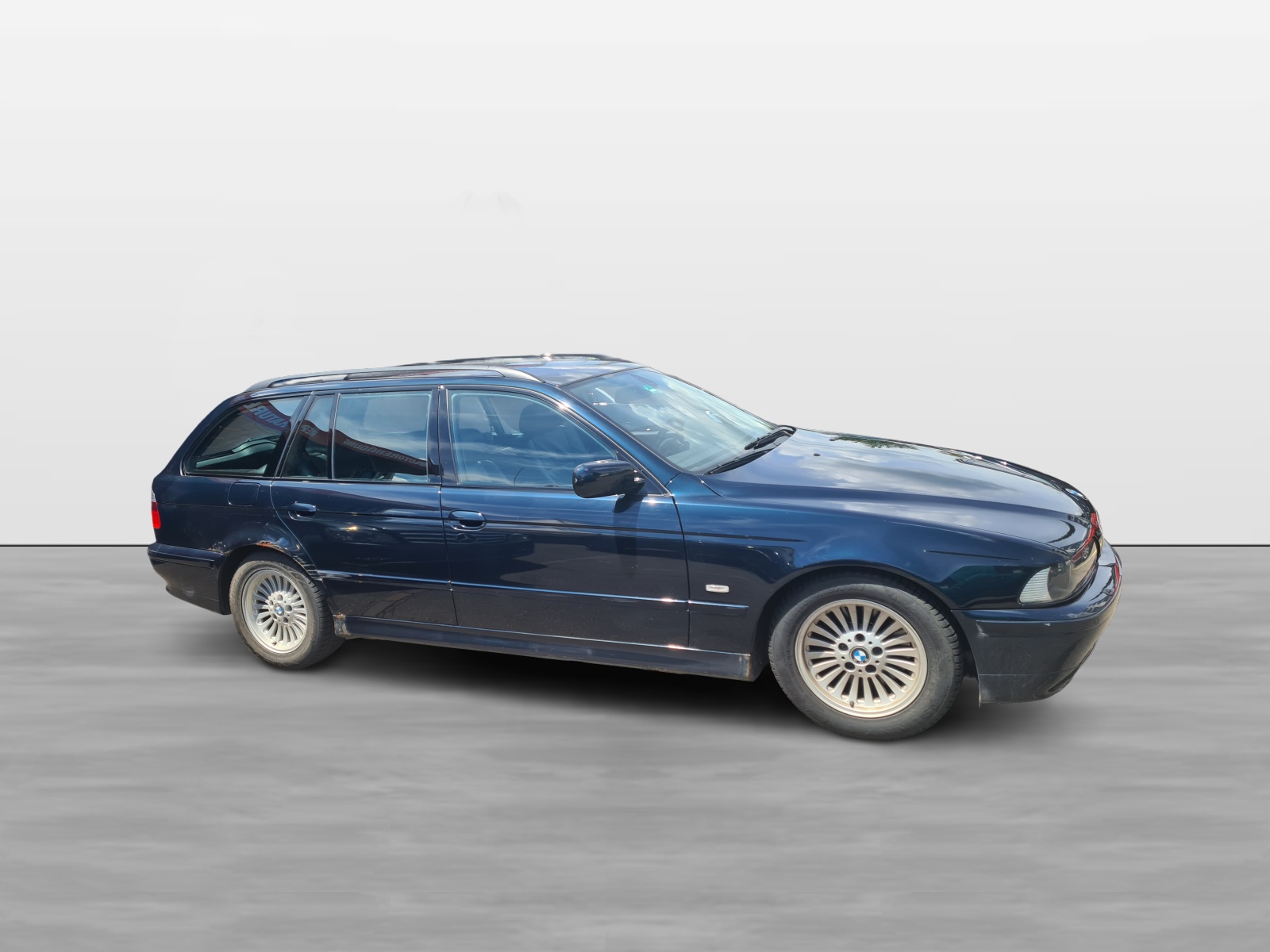 BMW 540i Touring-showroom-element-1