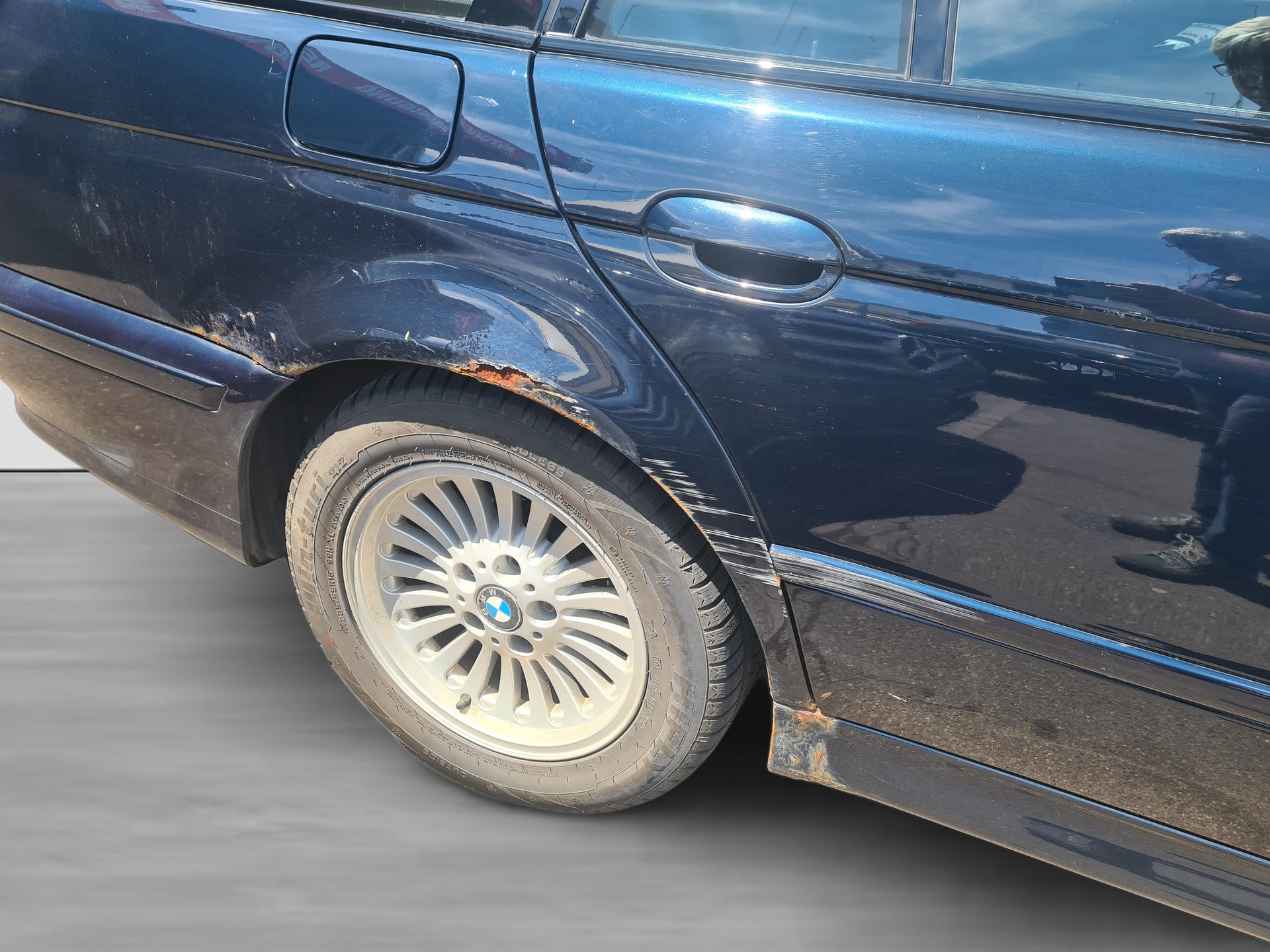 BMW 540i Touring-showroom-element-2