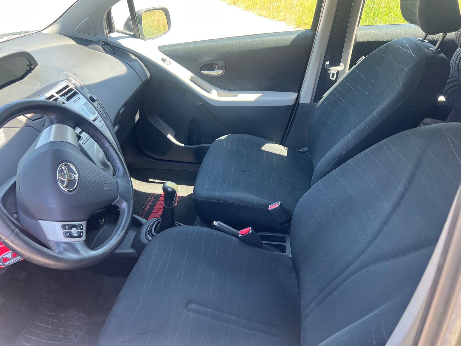 TOYOTA Yaris 1.4 D-4D Linea Sol-image-6