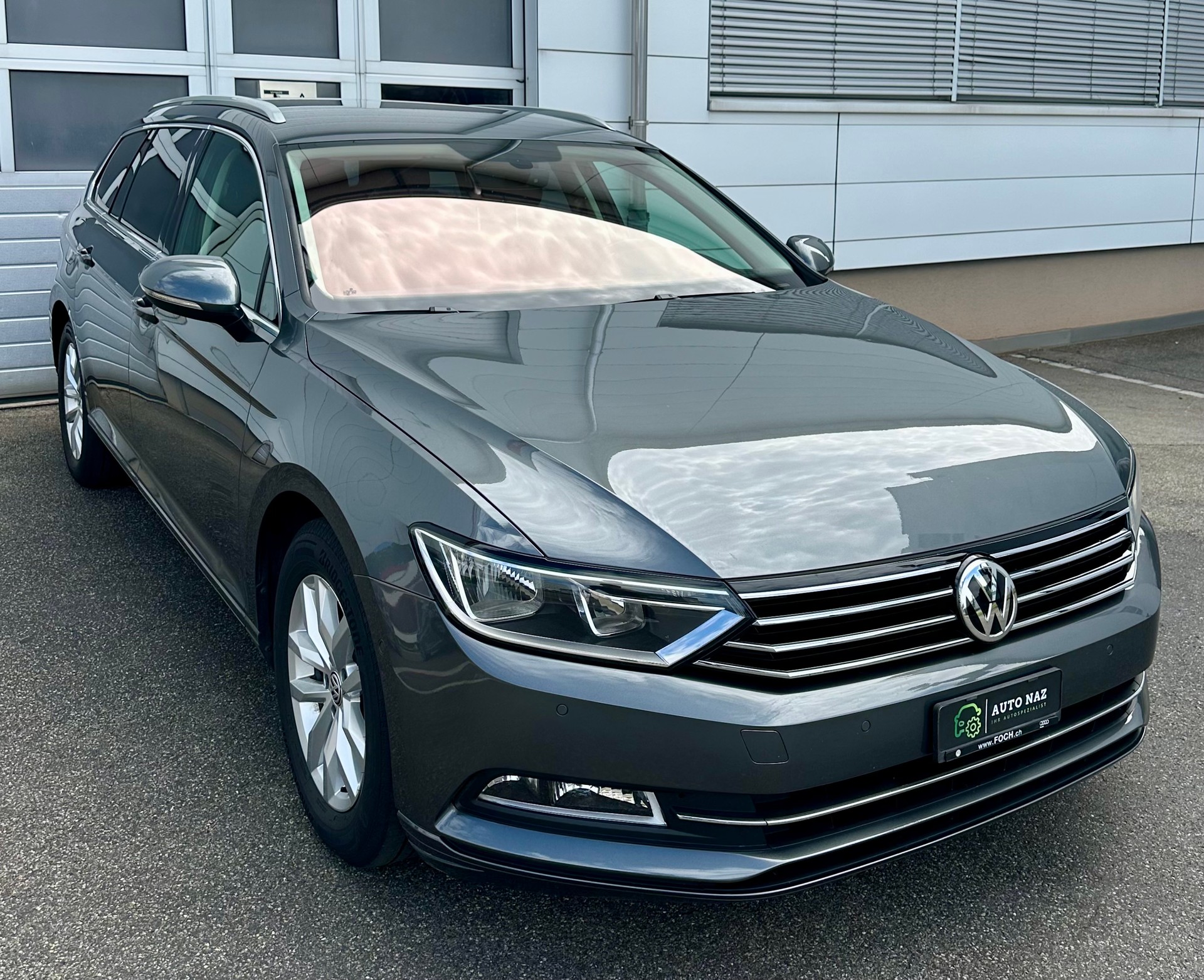 VW Passat Variant 1.8 TSI BMT Highline DSG/ Frontsassi./ Rückfahrkamera/ Sitzheizung/ FRISCH MFK/ 12M Garantie/ 8 Fach bereift-image-1