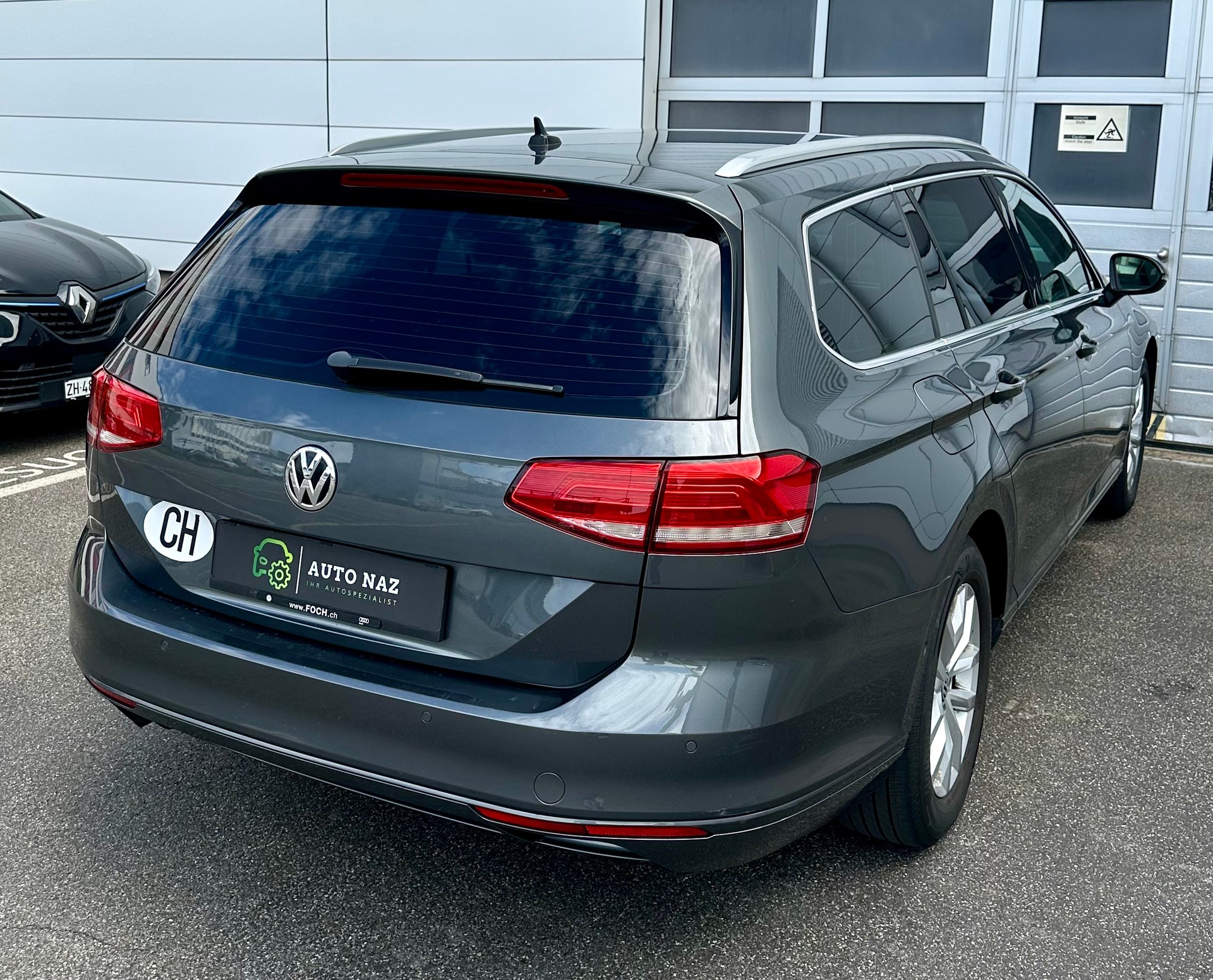 VW Passat Variant 1.8 TSI BMT Highline DSG/ Frontsassi./ Rückfahrkamera/ Sitzheizung/ FRISCH MFK/ 12M Garantie/ 8 Fach bereift-image-2