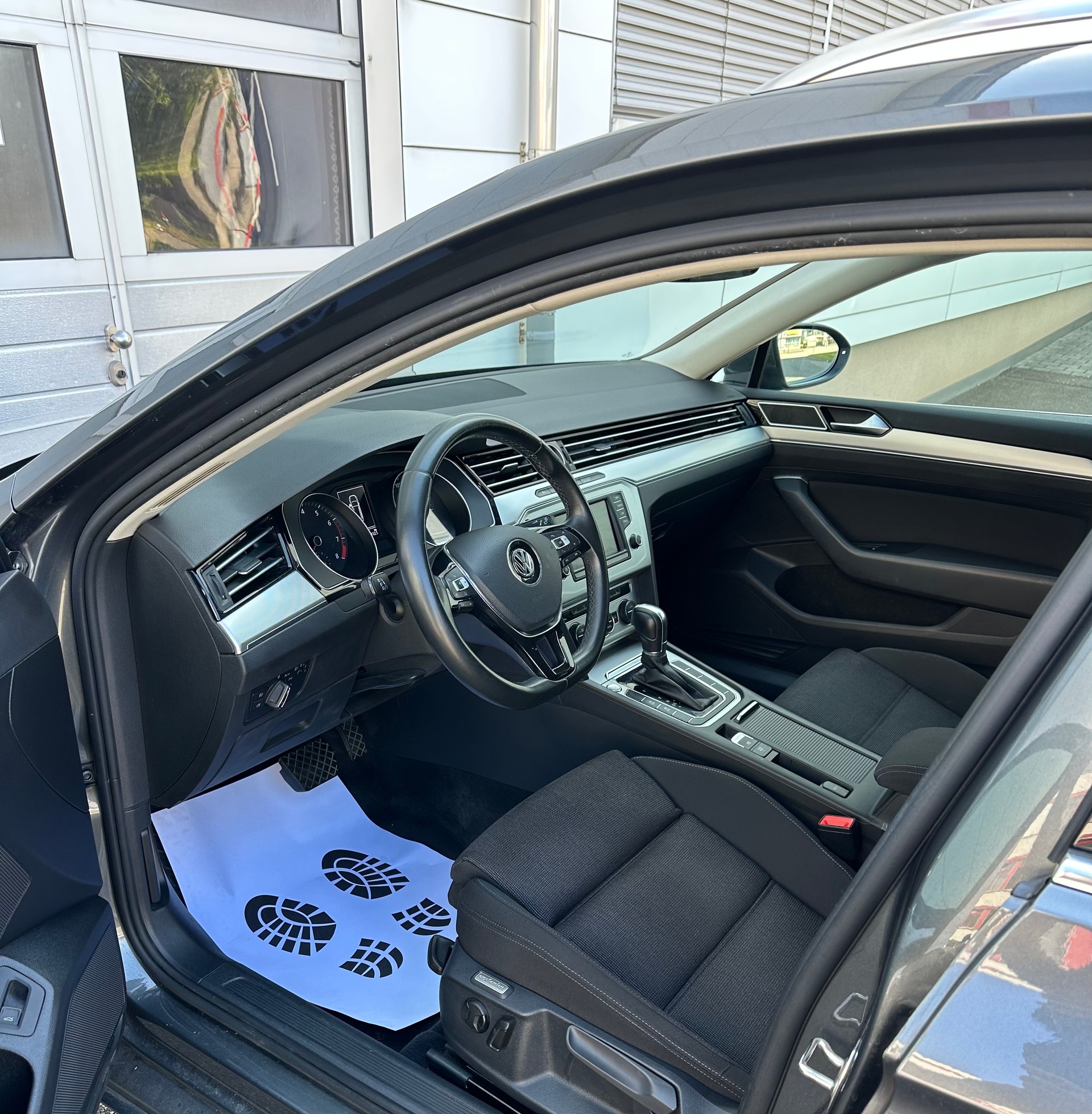 VW Passat Variant 1.8 TSI BMT Highline DSG/ Frontsassi./ Rückfahrkamera/ Sitzheizung/ FRISCH MFK/ 12M Garantie/ 8 Fach bereift-image-5