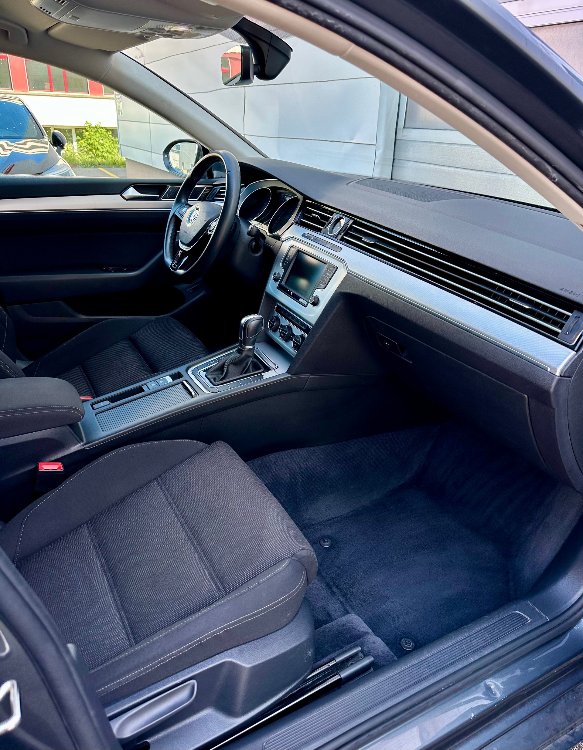 VW Passat Variant 1.8 TSI BMT Highline DSG/ Frontsassi./ Rückfahrkamera/ Sitzheizung/ FRISCH MFK/ 12M Garantie/ 8 Fach bereift-image-6