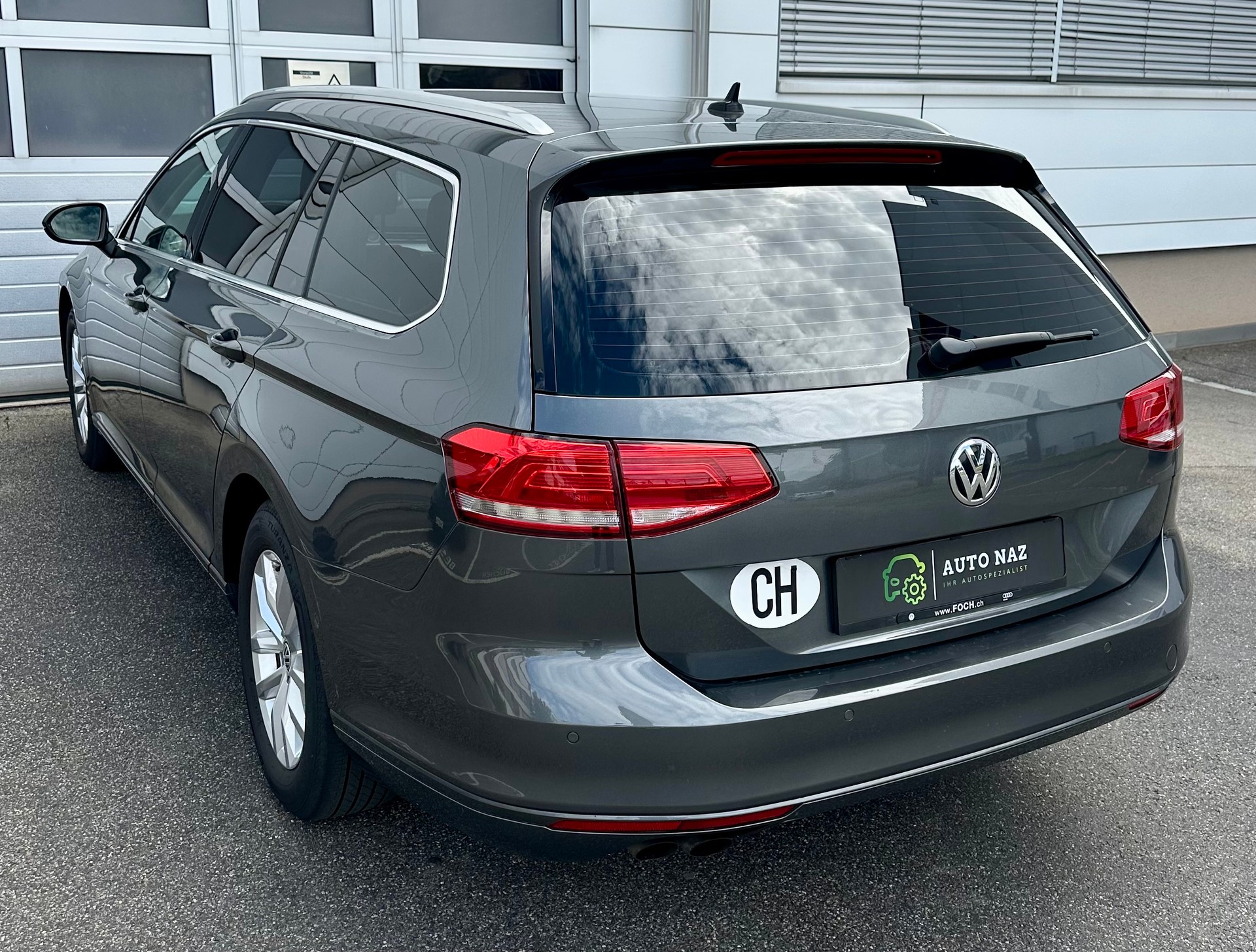 VW Passat Variant 1.8 TSI BMT Highline DSG/ Frontsassi./ Rückfahrkamera/ Sitzheizung/ FRISCH MFK/ 12M Garantie/ 8 Fach bereift-image-3