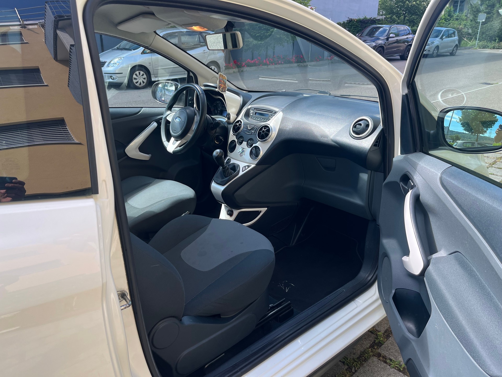 FORD KA 1.25 Titanium-image-7