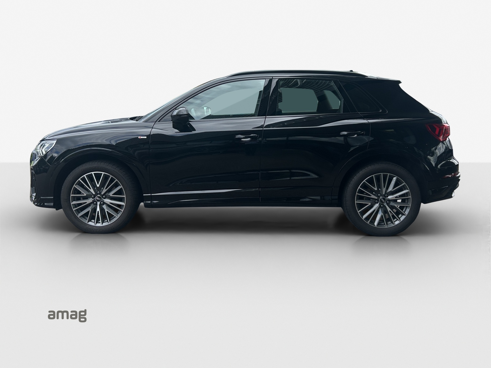 AUDI Q3 40 TDI S line Attraction quattro S-tronic-image-1