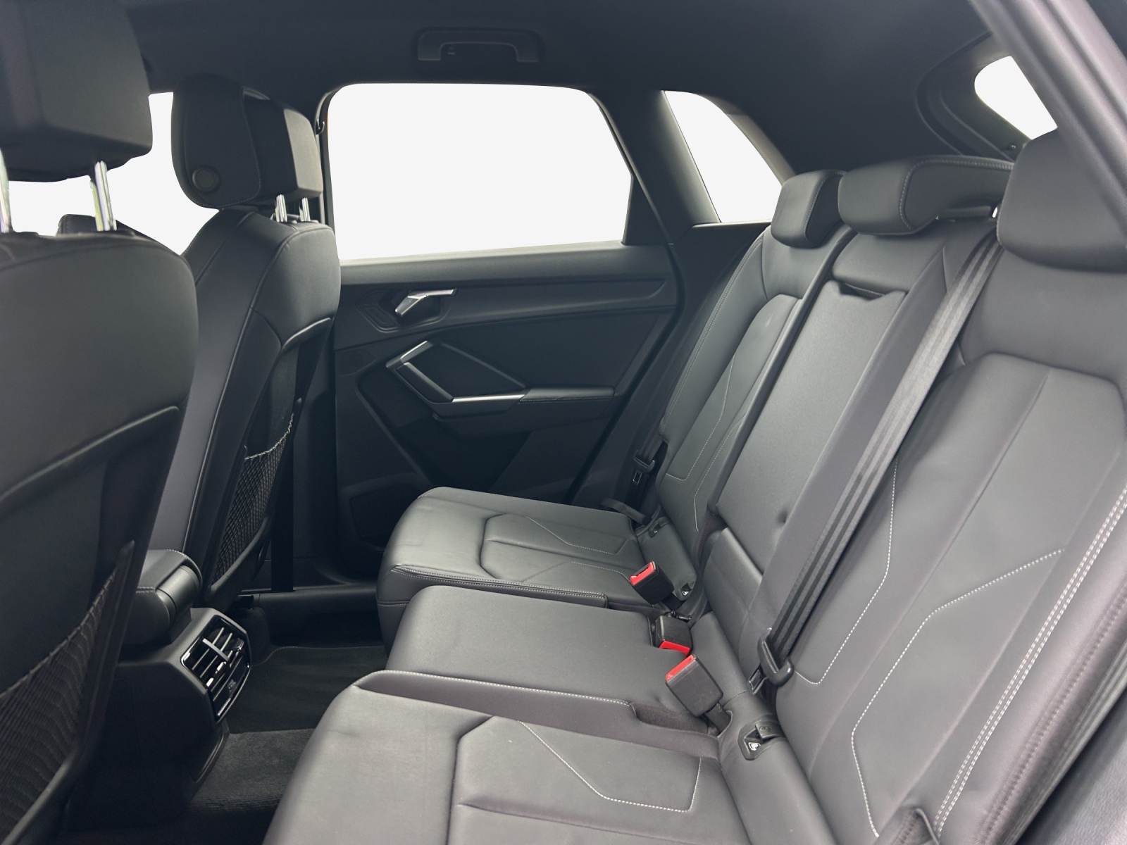 AUDI Q3 40 TDI S line Attraction quattro S-tronic-image-11