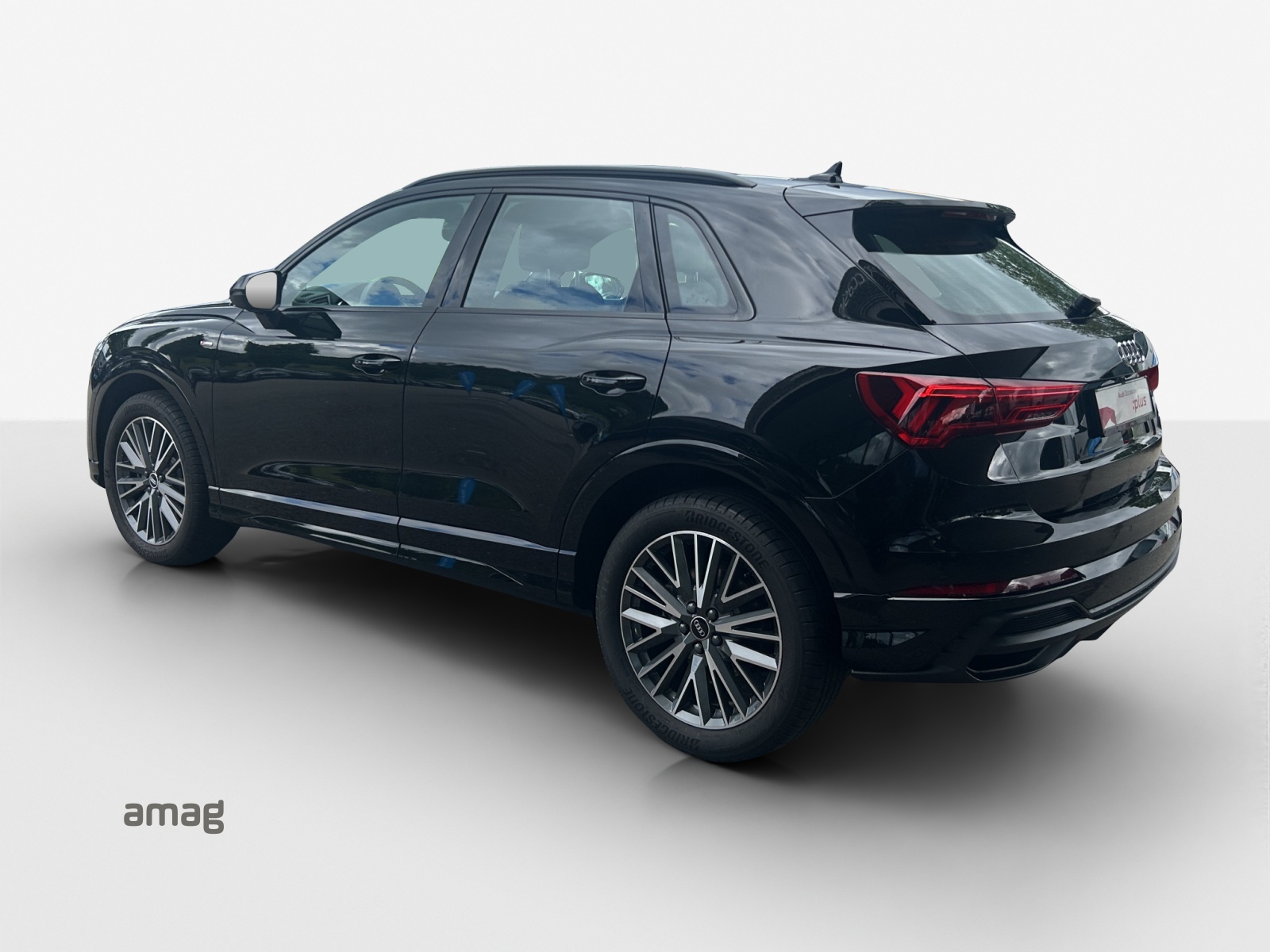 AUDI Q3 40 TDI S line Attraction quattro S-tronic-image-2