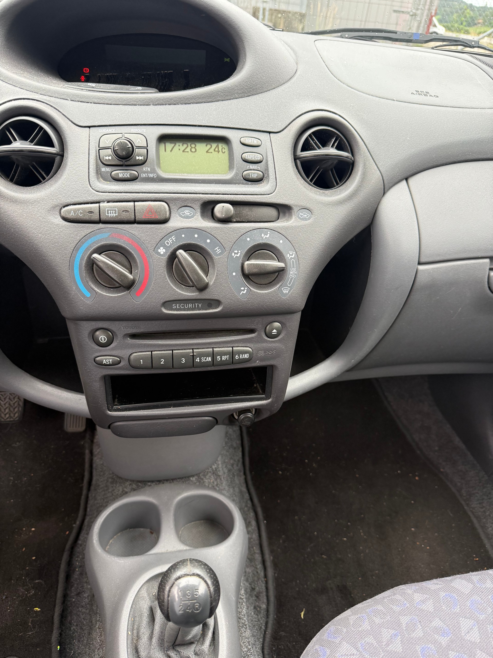 TOYOTA Yaris 1.3 Linea Sol-image-7