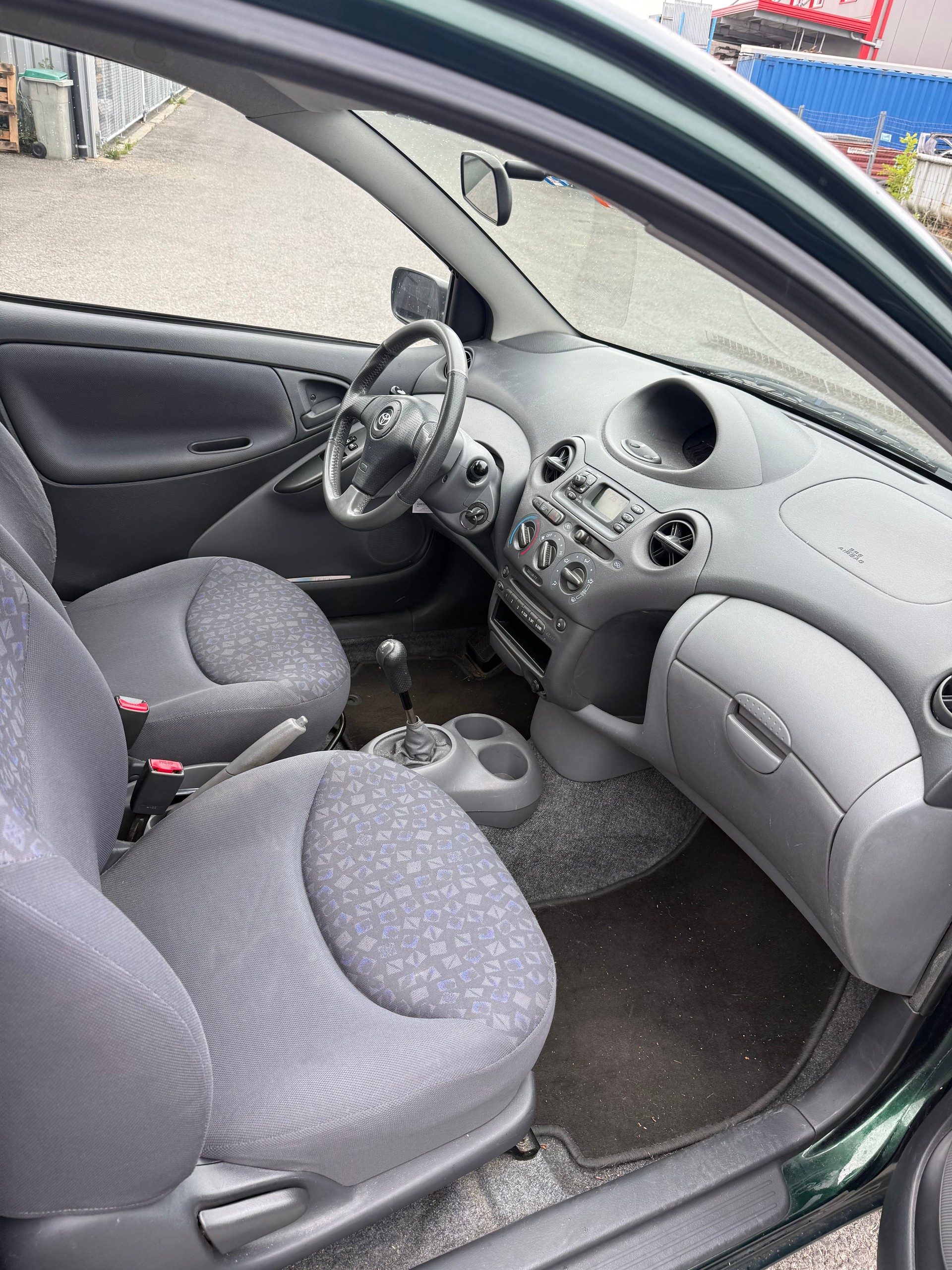 TOYOTA Yaris 1.3 Linea Sol-image-5