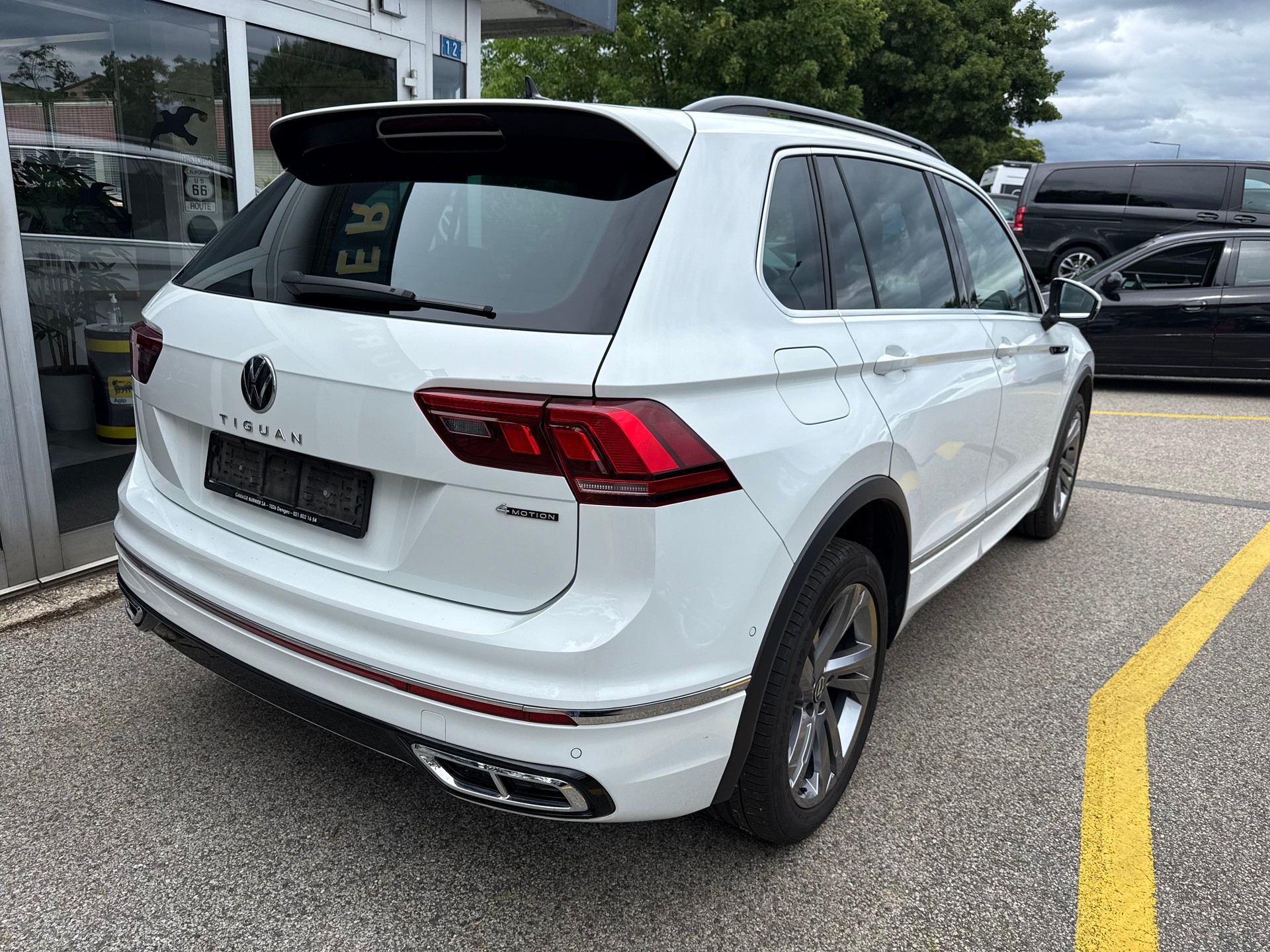 VW Tiguan 2.0TSI R-Line 4Motion DSG-image-2