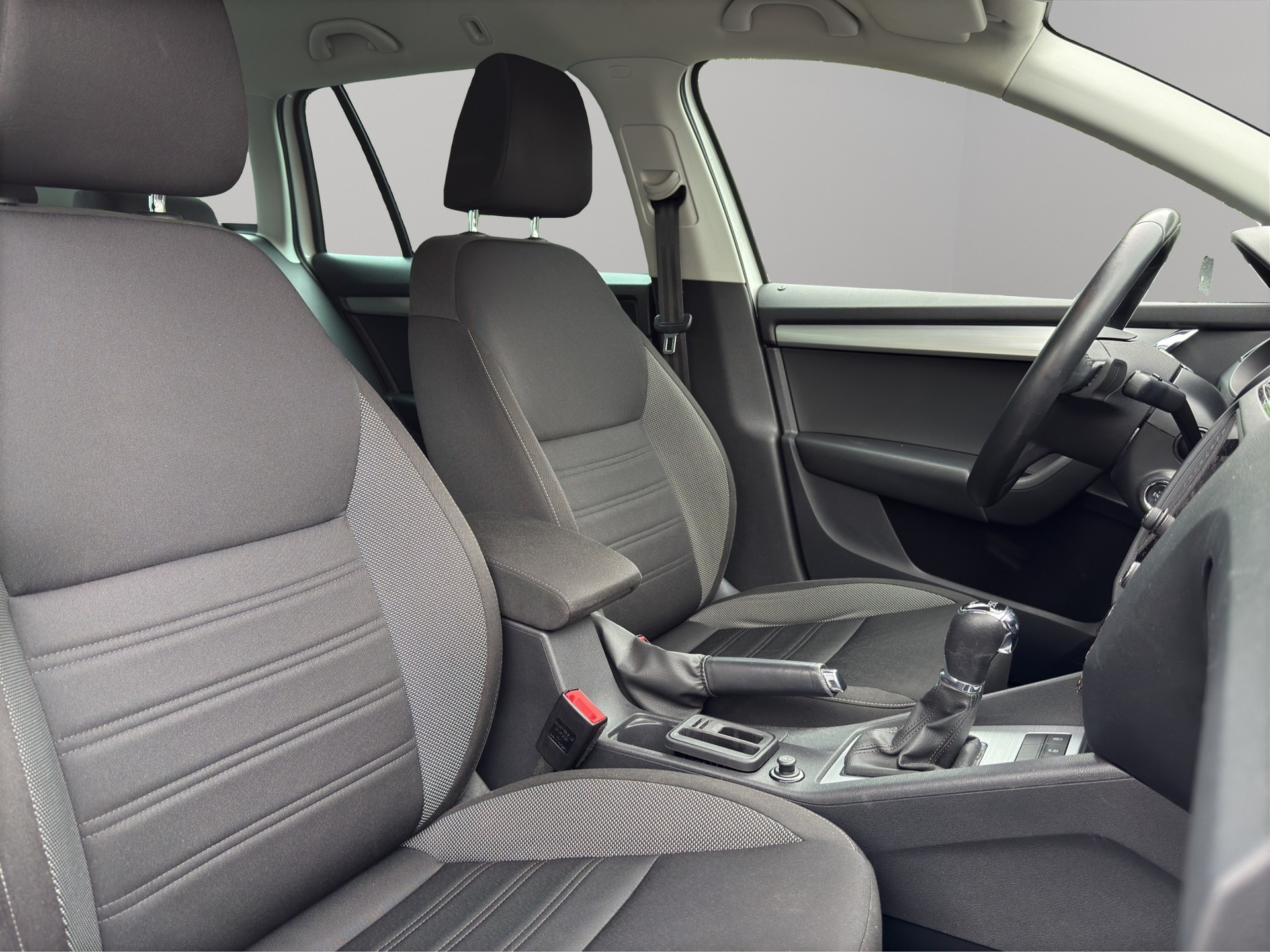 SKODA Octavia Combi 2.0 TDI Ambition 4x4 DSG-image-21