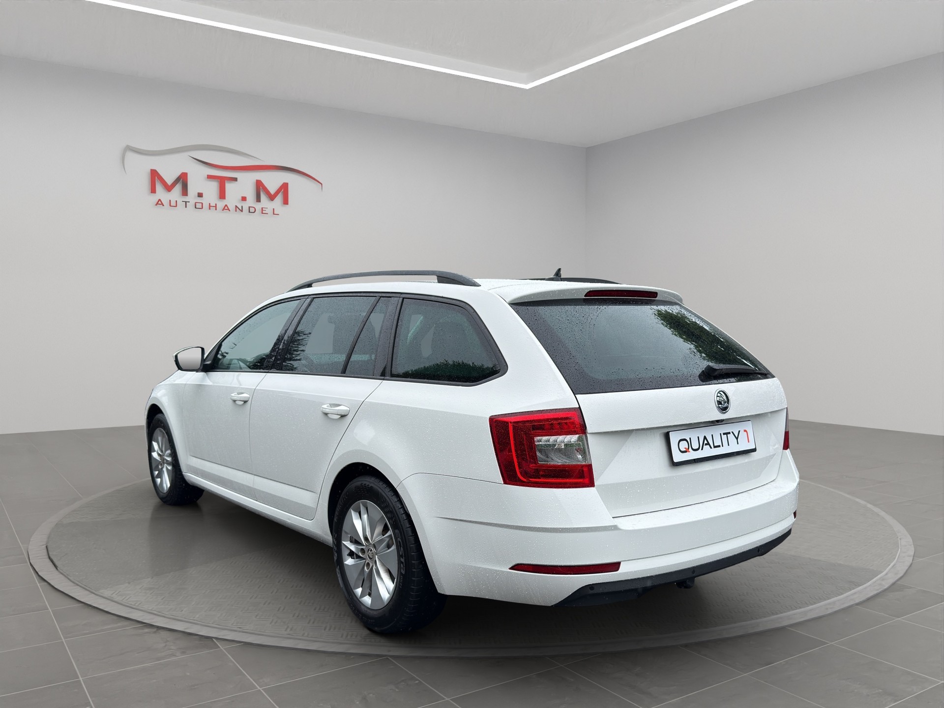SKODA Octavia Combi 2.0 TDI Ambition 4x4 DSG-image-8