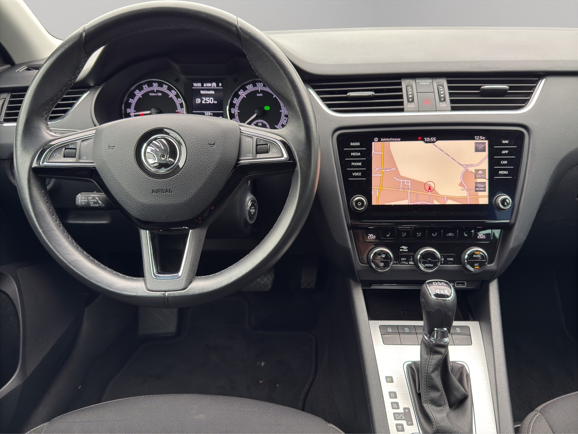 SKODA Octavia Combi 2.0 TDI Ambition 4x4 DSG-image-19