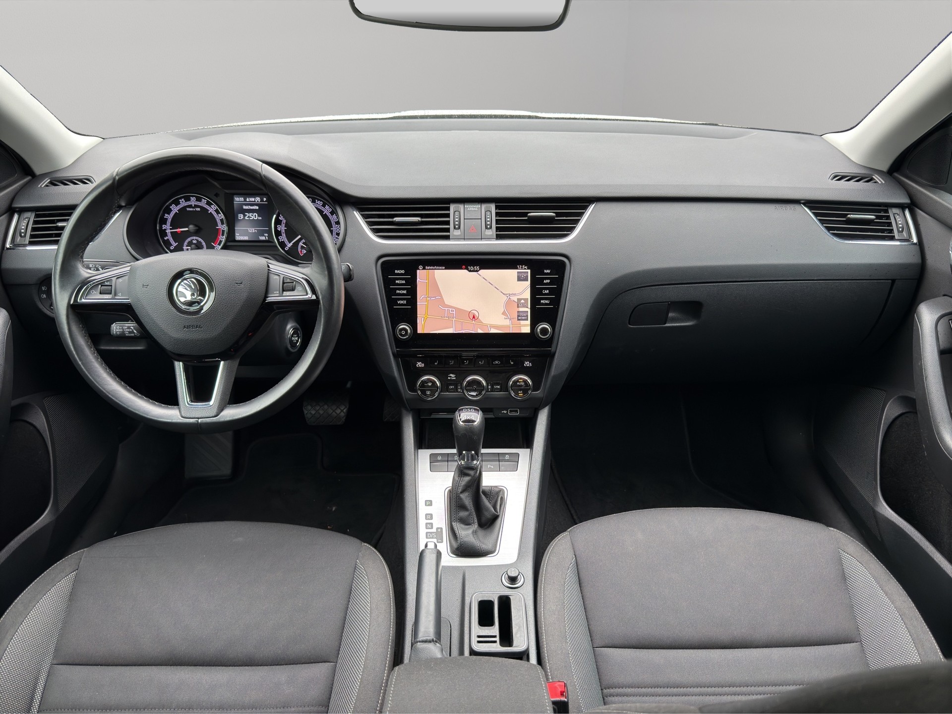 SKODA Octavia Combi 2.0 TDI Ambition 4x4 DSG-image-18