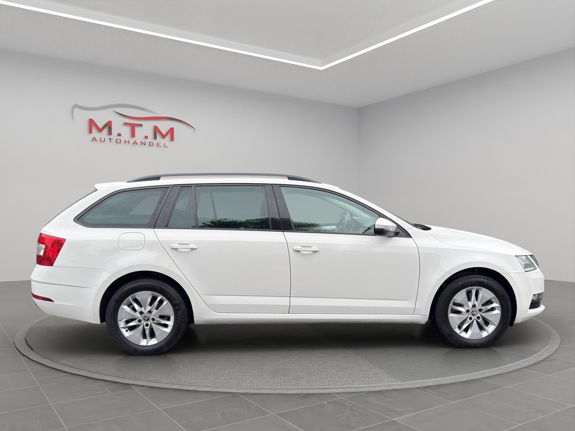 SKODA Octavia Combi 2.0 TDI Ambition 4x4 DSG-image-13