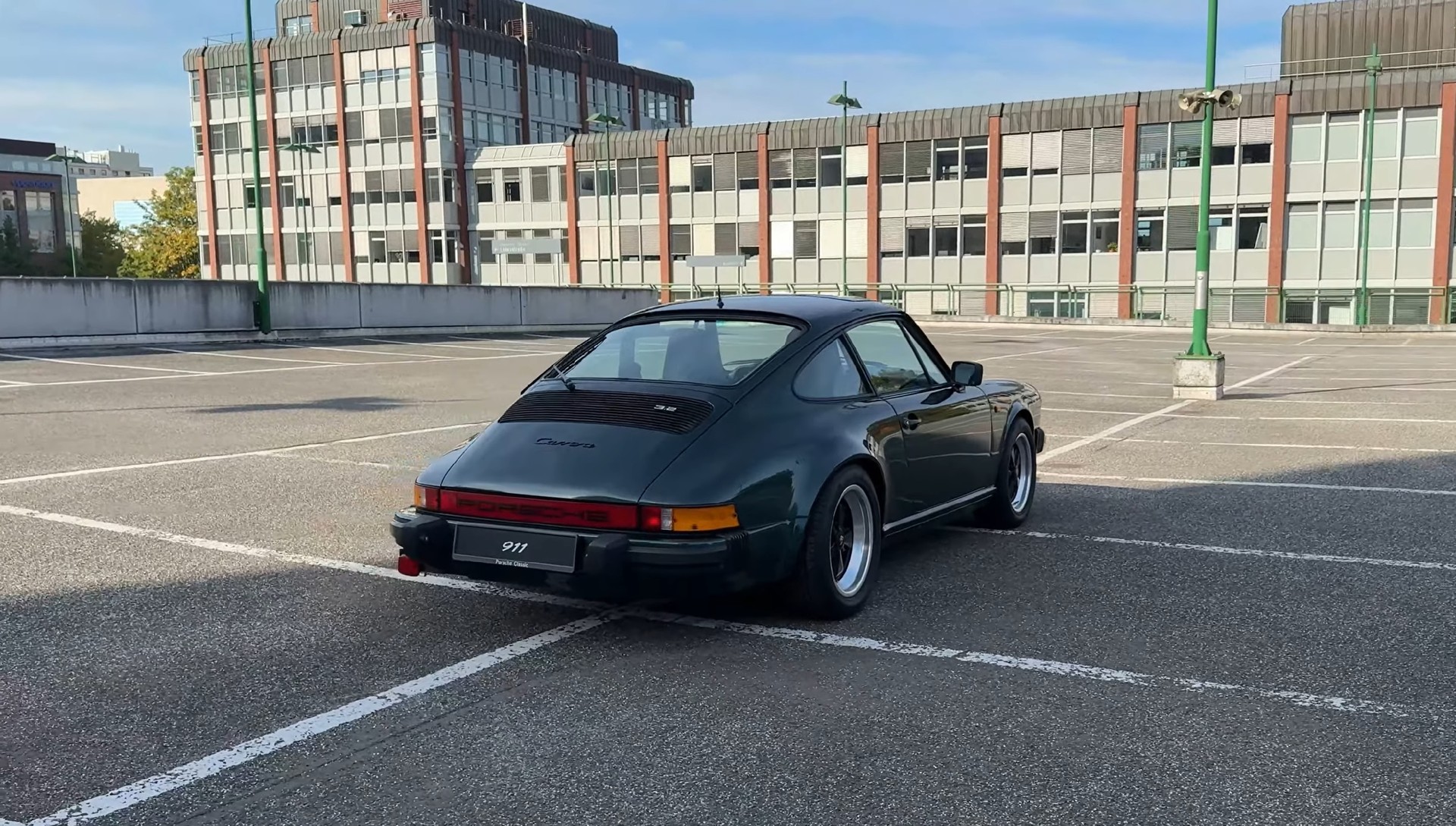 PORSCHE Carrera 3.2 Moosgrün-showroom-element-1