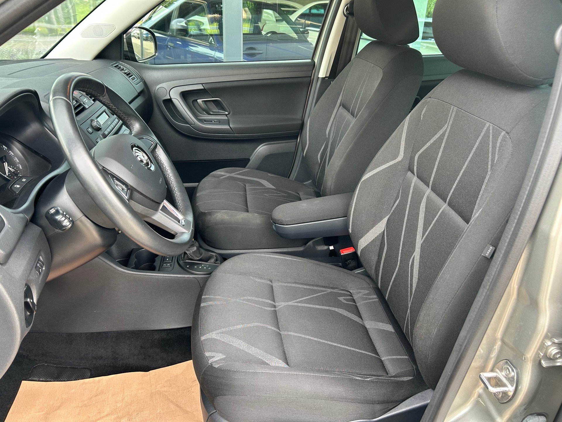 SKODA Fabia 1.2 TSI Ambition Plus DSG-image-8