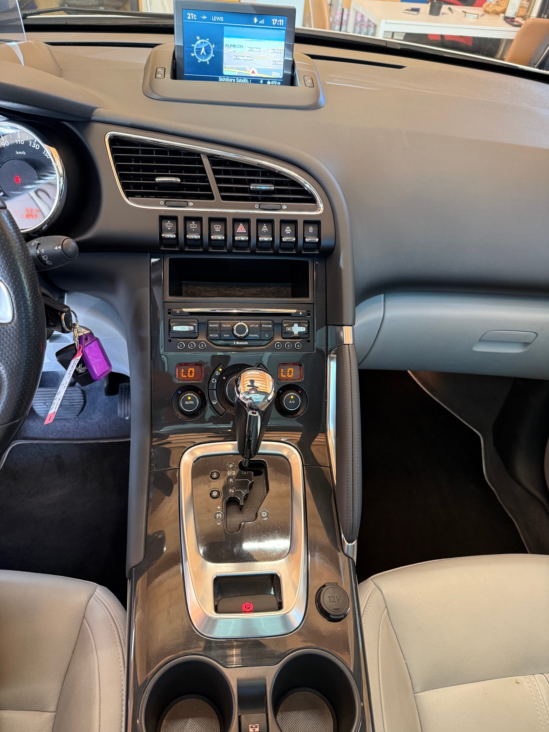 PEUGEOT 3008 1.6 16V T Féline Tiptronic-image-11
