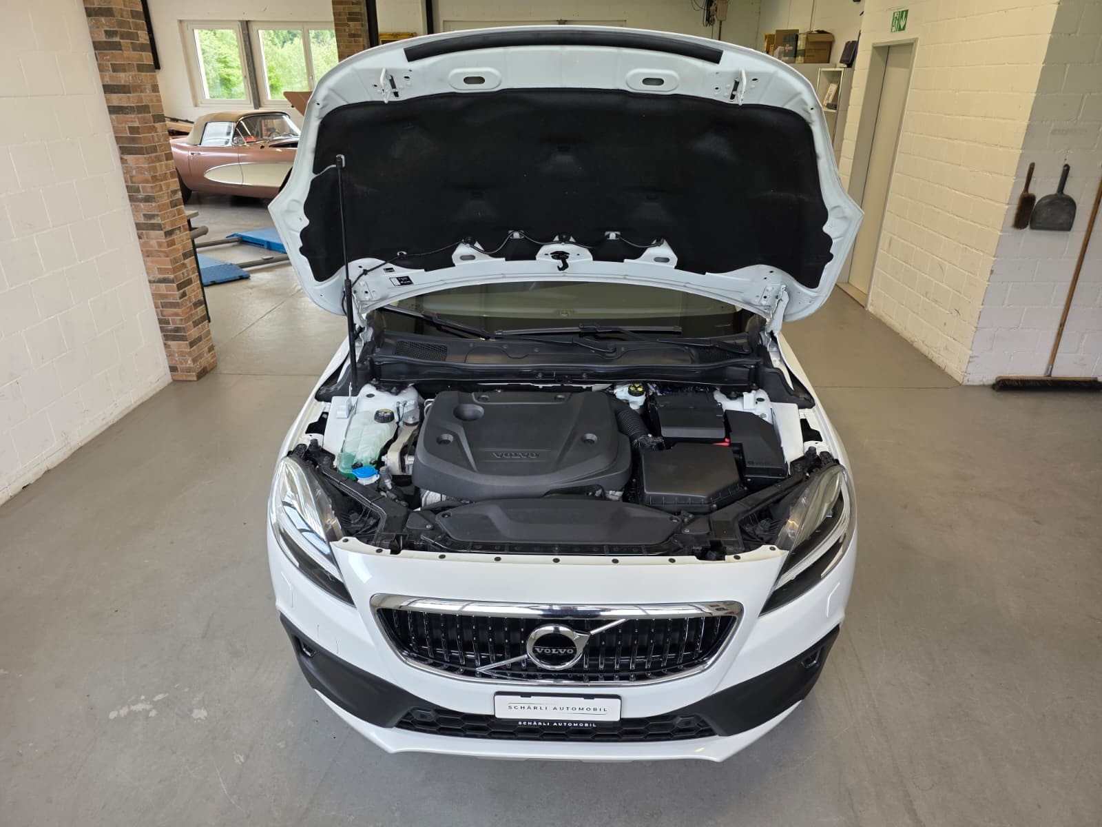 VOLVO V40 D4 Momentum Geartronic-image-12