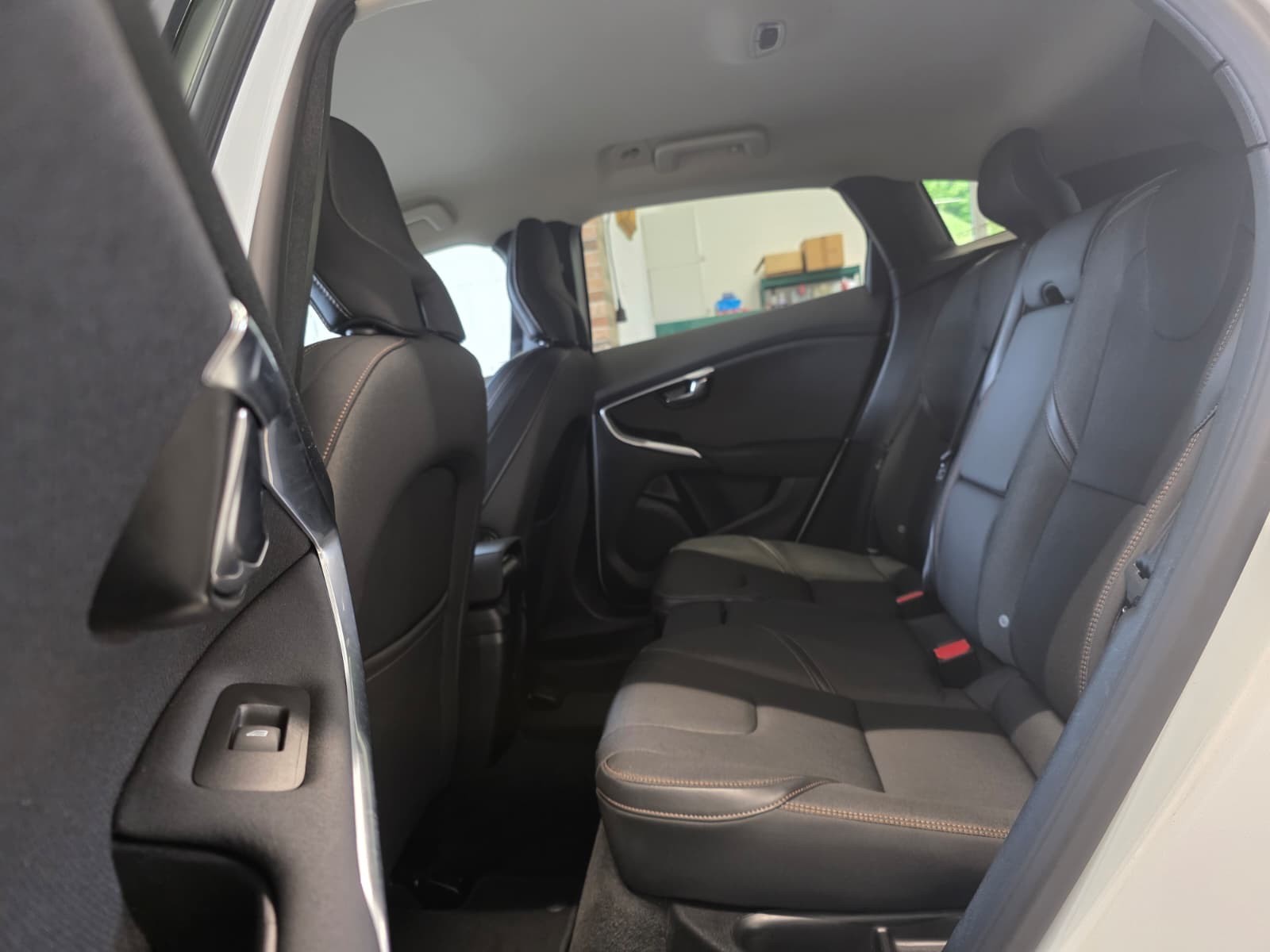 VOLVO V40 D4 Momentum Geartronic-image-10