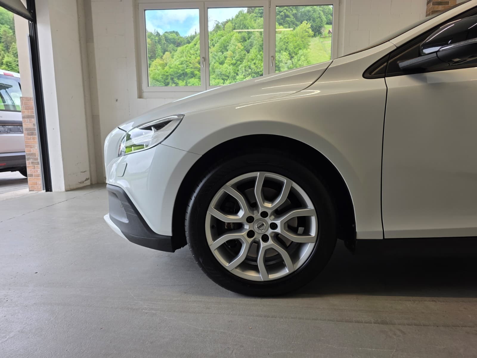 VOLVO V40 D4 Momentum Geartronic-image-3
