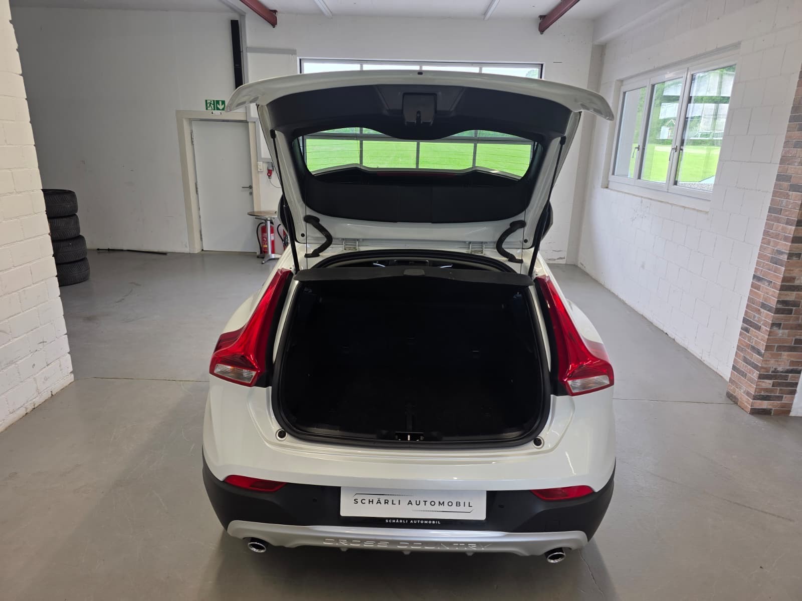 VOLVO V40 D4 Momentum Geartronic-image-11