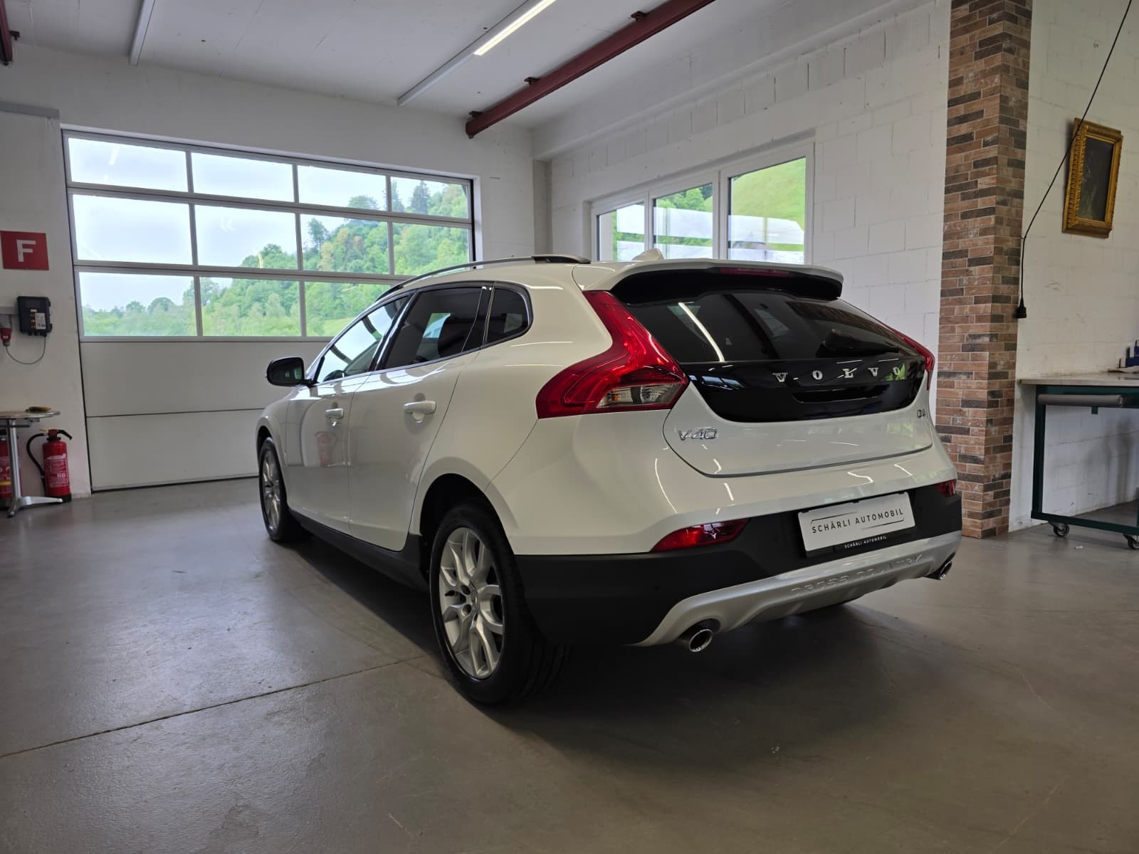 VOLVO V40 D4 Momentum Geartronic-image-4