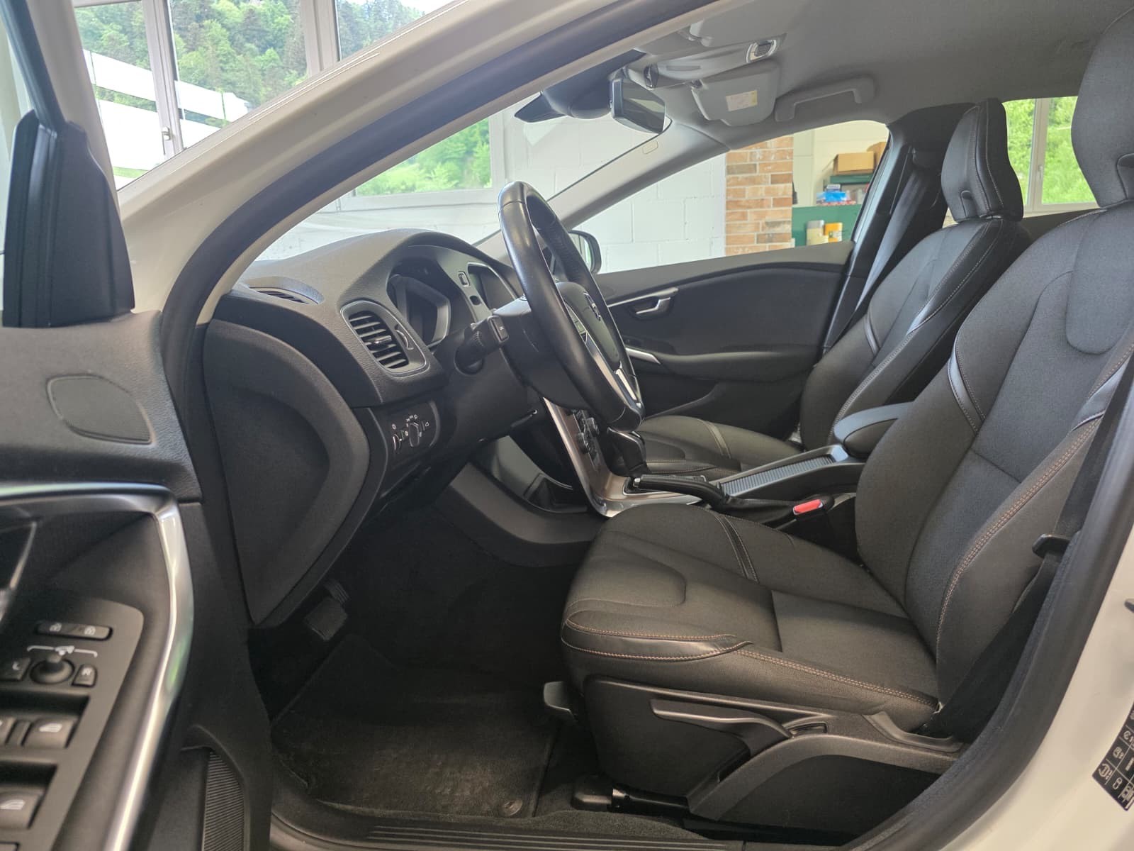 VOLVO V40 D4 Momentum Geartronic-image-7