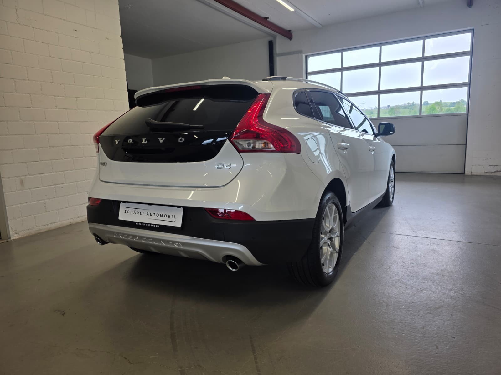 VOLVO V40 D4 Momentum Geartronic-image-6