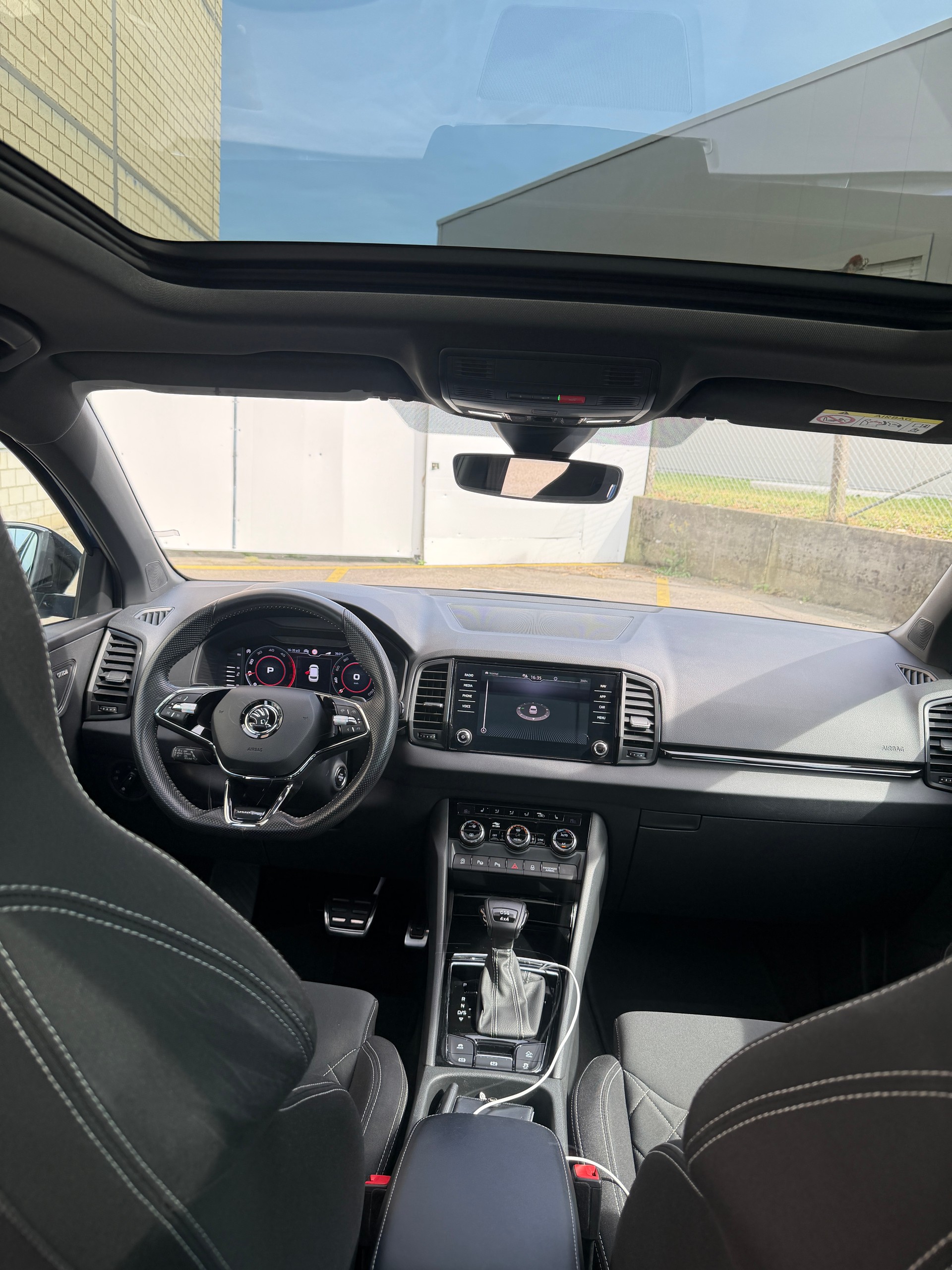 SKODA Karoq 2.0 TDI CR SportLine 4x4 DSG-image-6