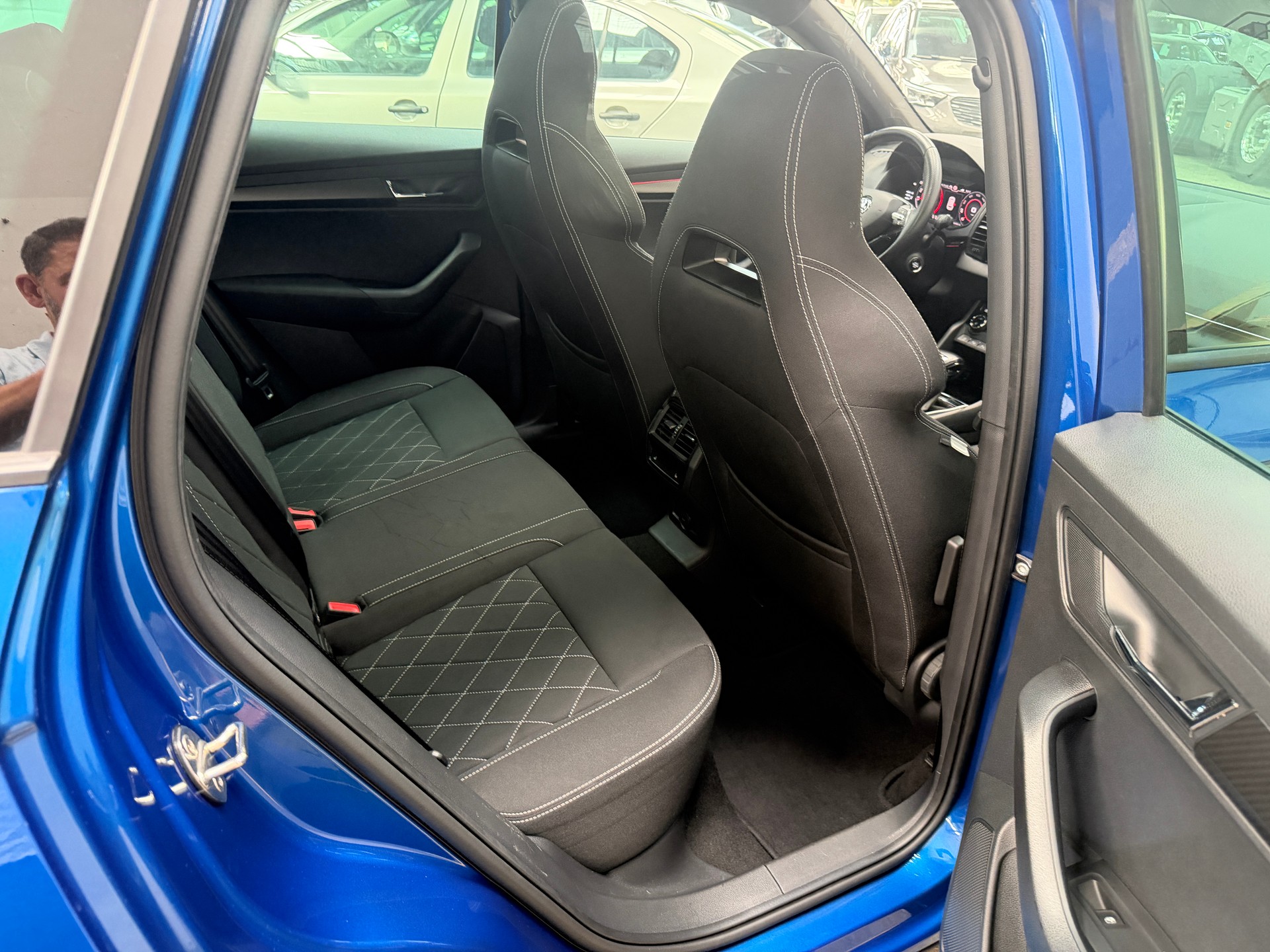 SKODA Karoq 2.0 TDI CR SportLine 4x4 DSG-image-10