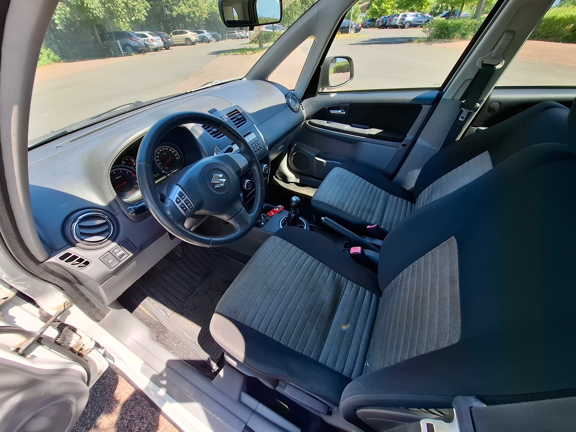SUZUKI SX4 1.6 16V GL Top Barry 4WD-image-10