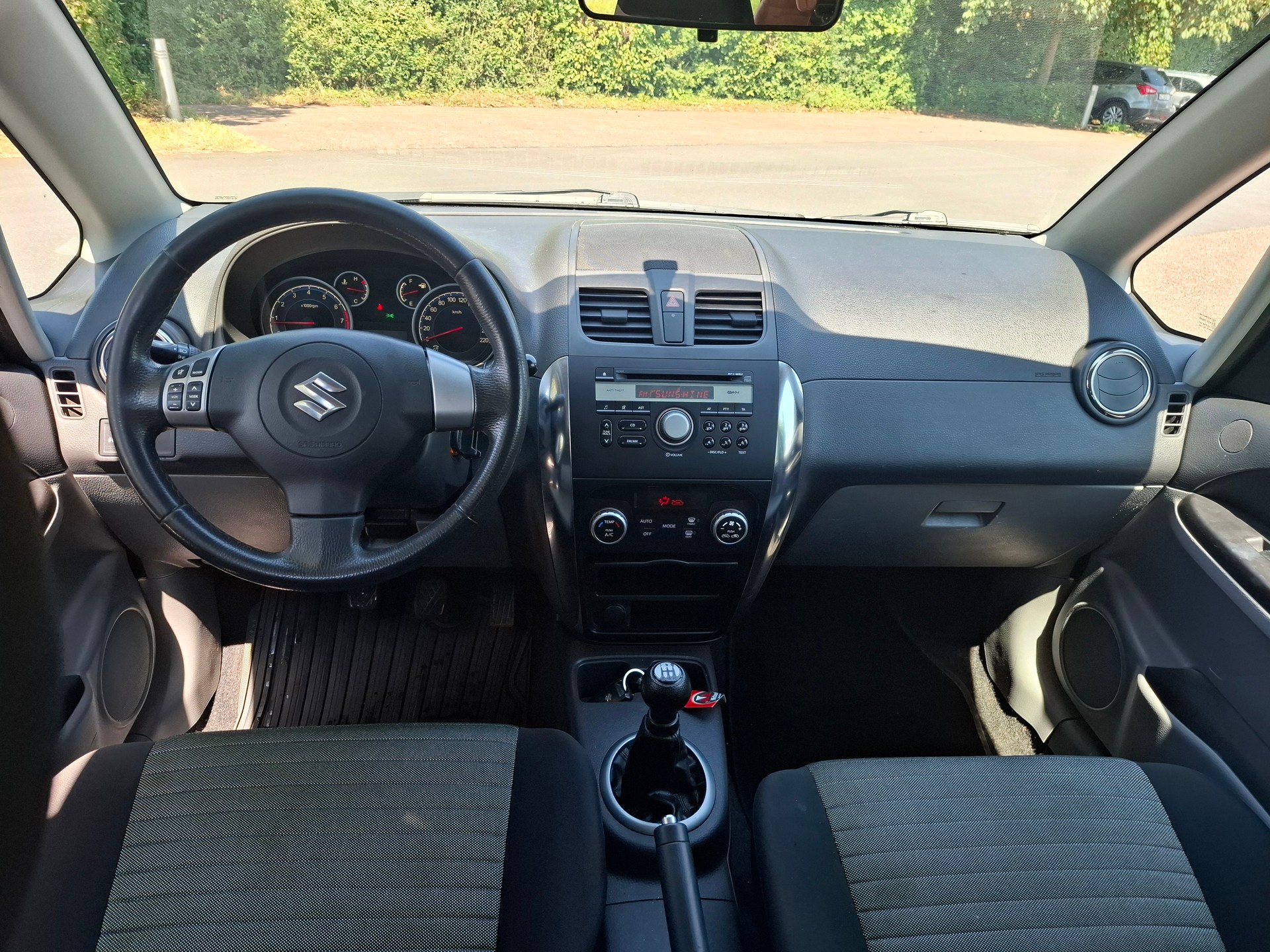 SUZUKI SX4 1.6 16V GL Top Barry 4WD-image-9