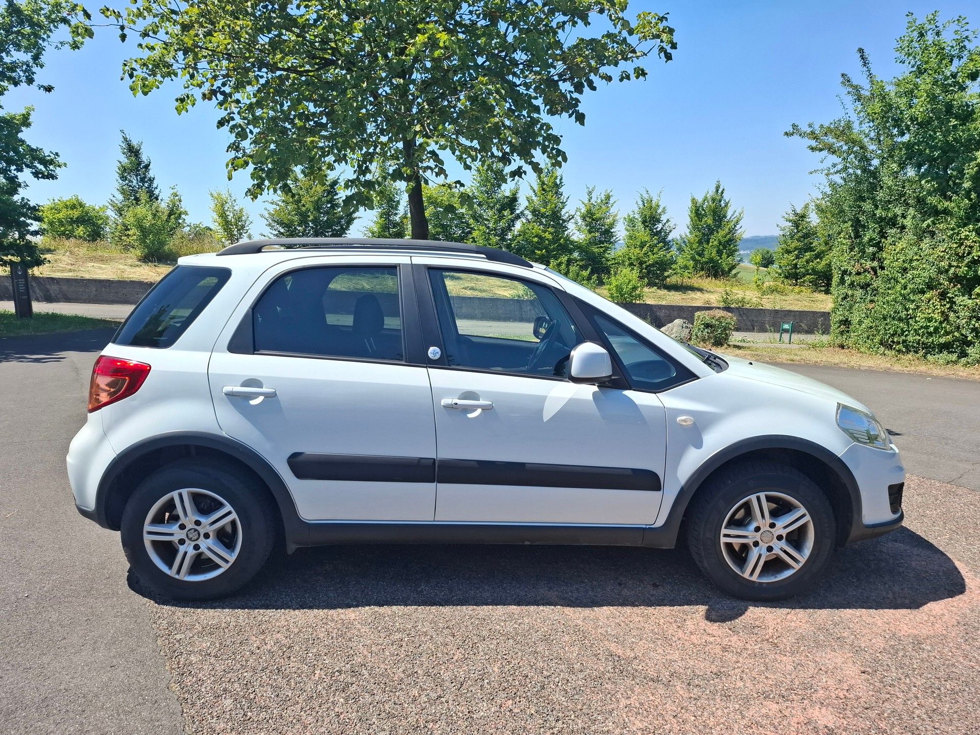 SUZUKI SX4 1.6 16V GL Top Barry 4WD-image-4
