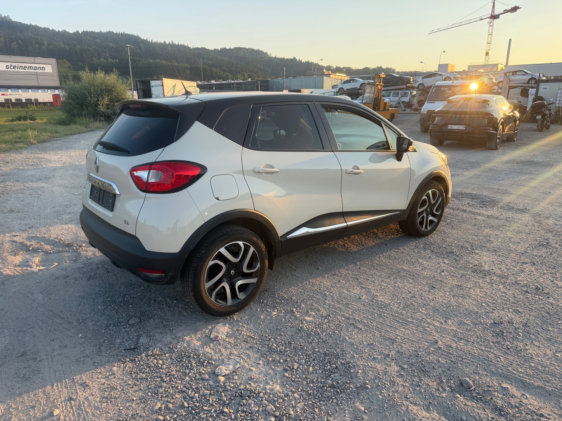 RENAULT Captur 1.2 T 16V Privilège EDC-image-1